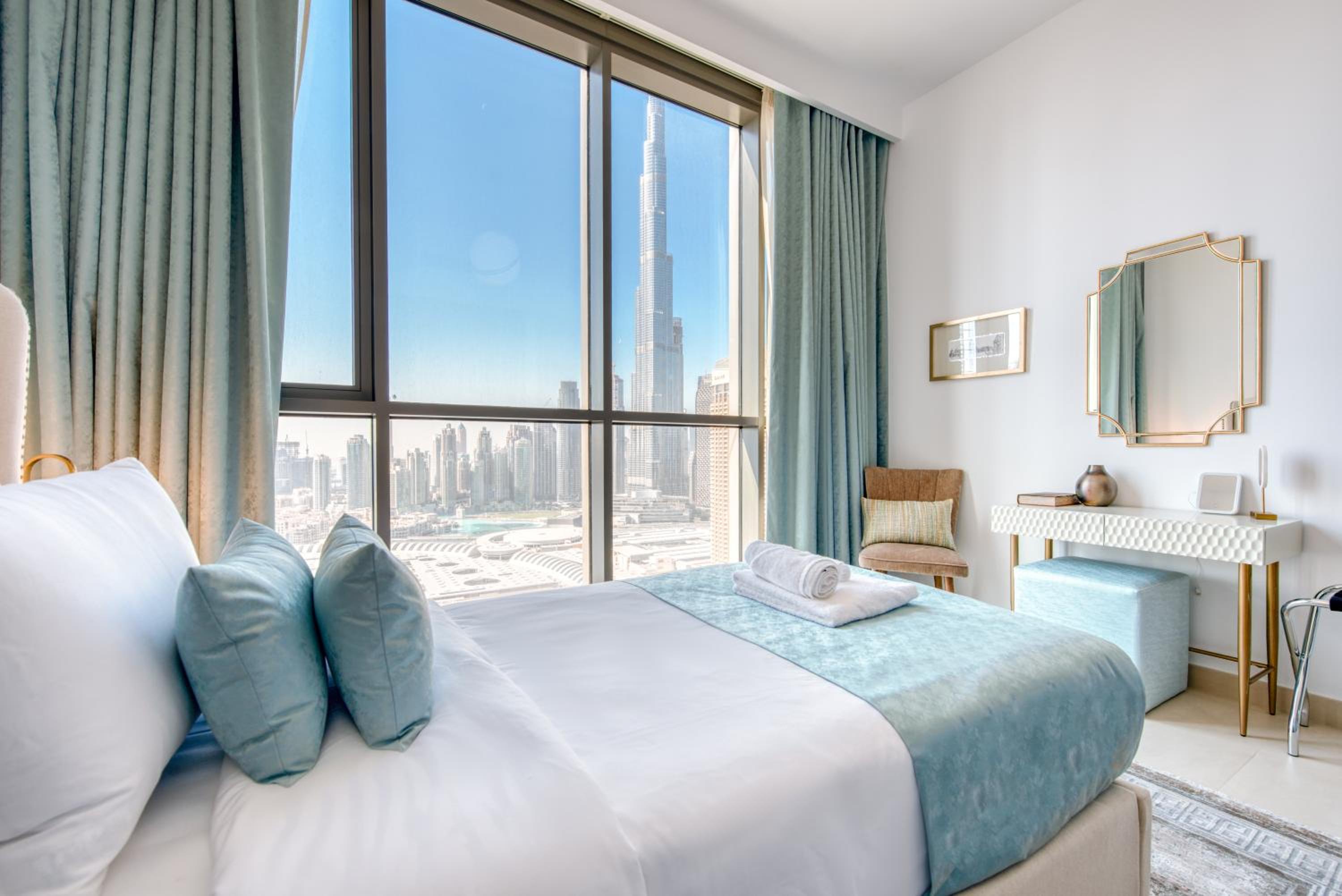 Spectacular Burj Khalifa and Fountain Views on 32nd floor