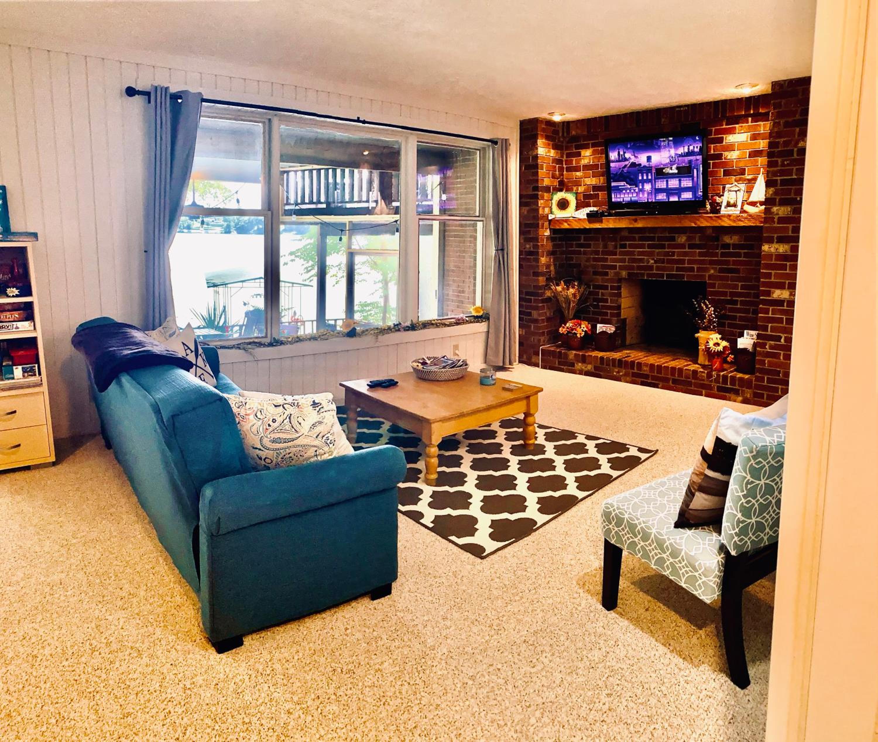 Lake Home by Nashville- Hot tub, swim, fish