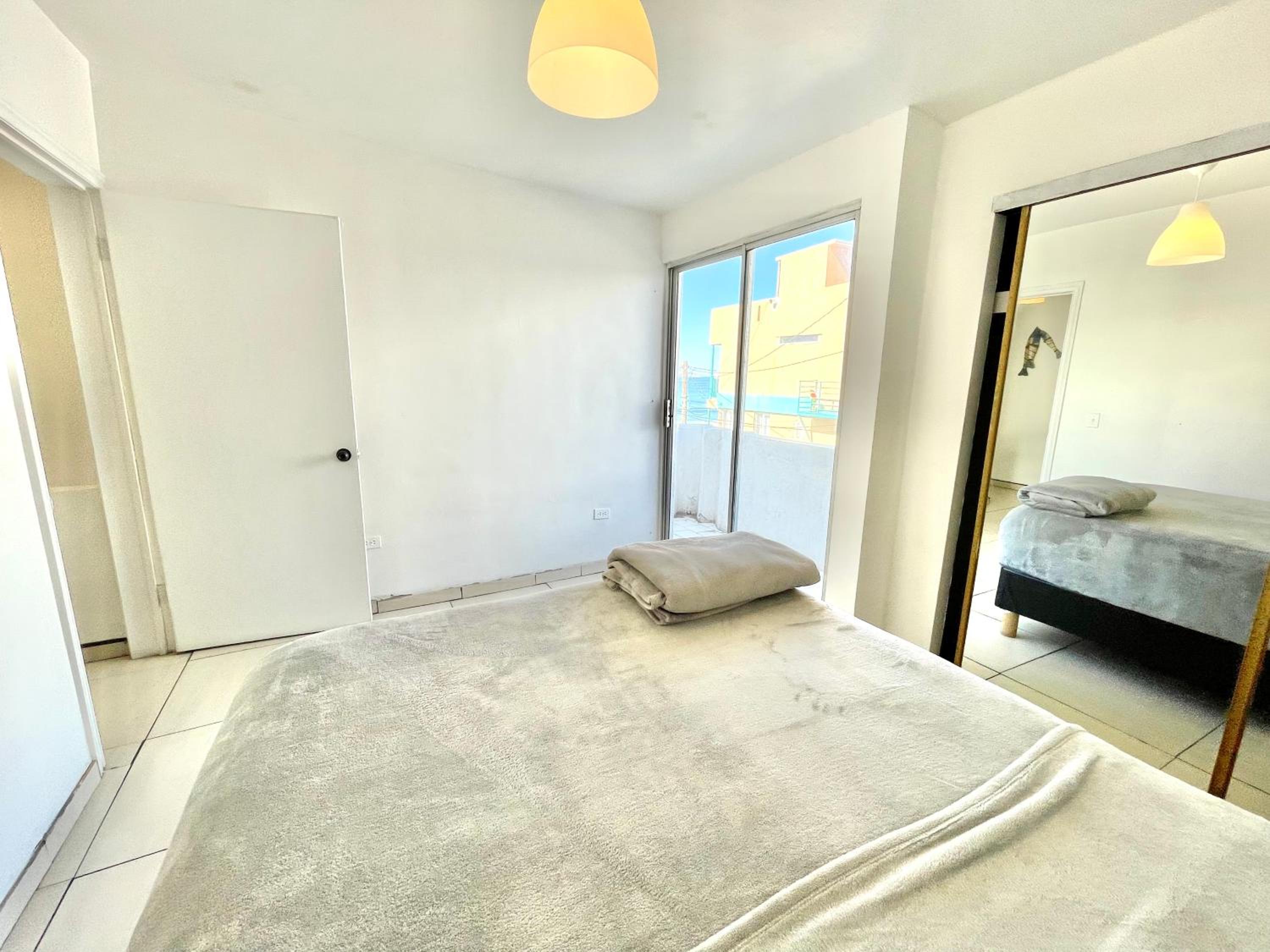 Beach Casa - Sleeps 8, Comfy Queen Beds & Views