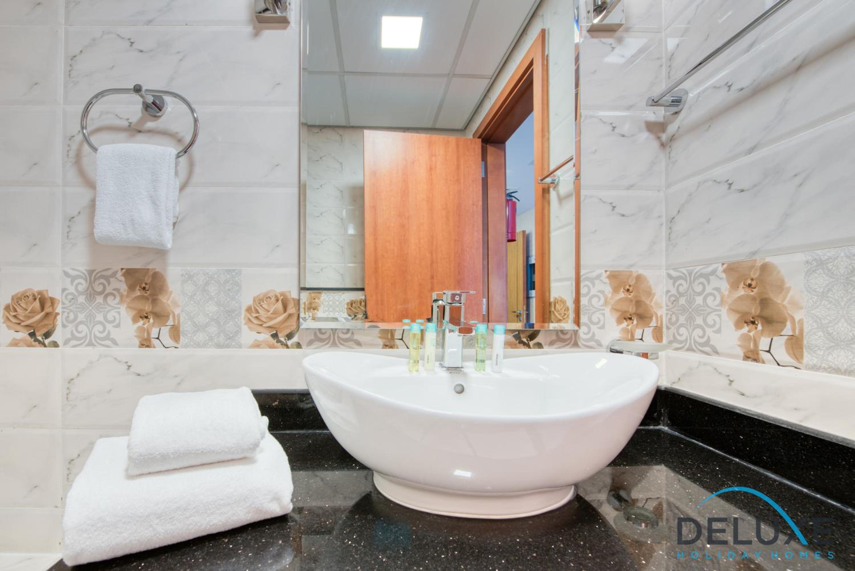 Elegant Studio in Al Jawhara Tower by Deluxe Holiday Homes