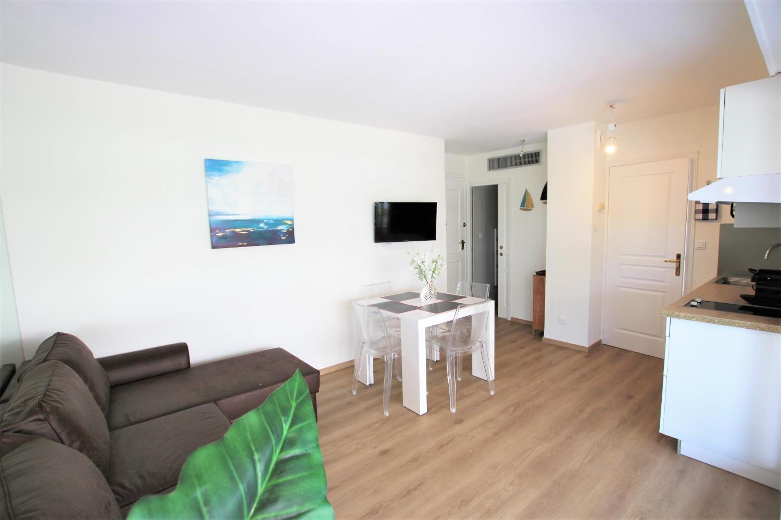 Appartement climatisé bord de mer Palm beach avec grande terrasse photo 5