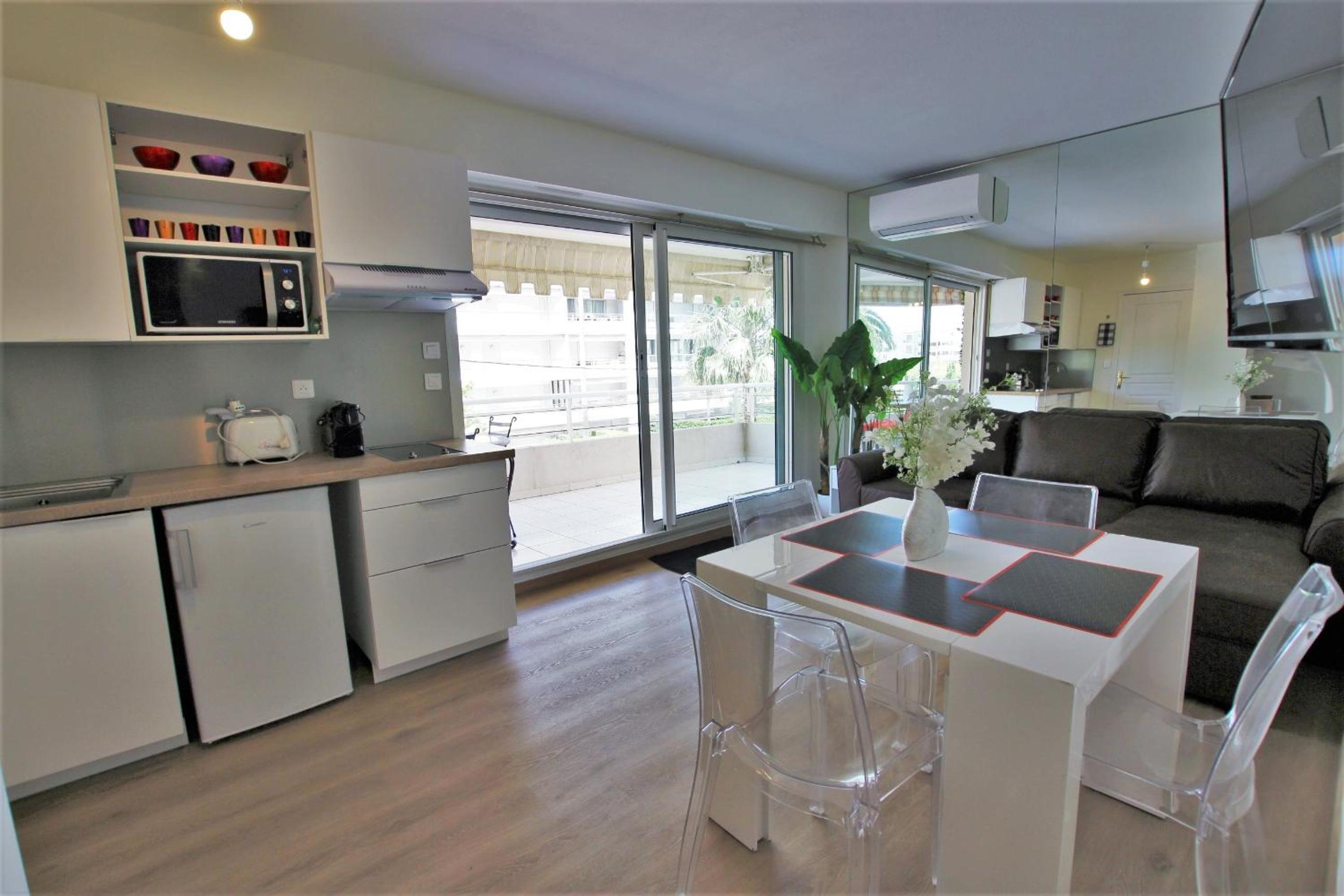 Appartement climatisé bord de mer Palm beach avec grande terrasse photo 3