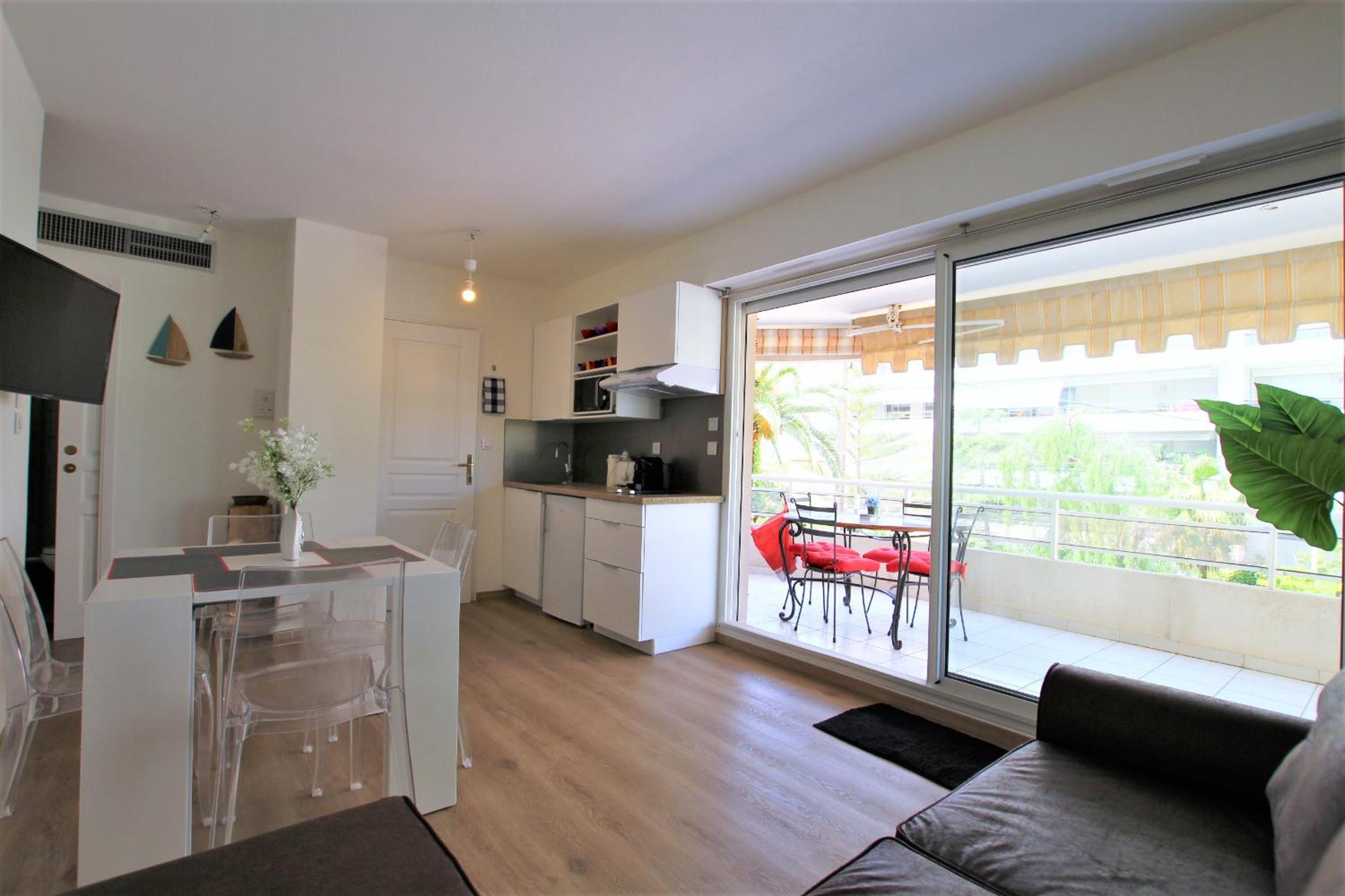 Appartement climatisé bord de mer Palm beach avec grande terrasse photo 2