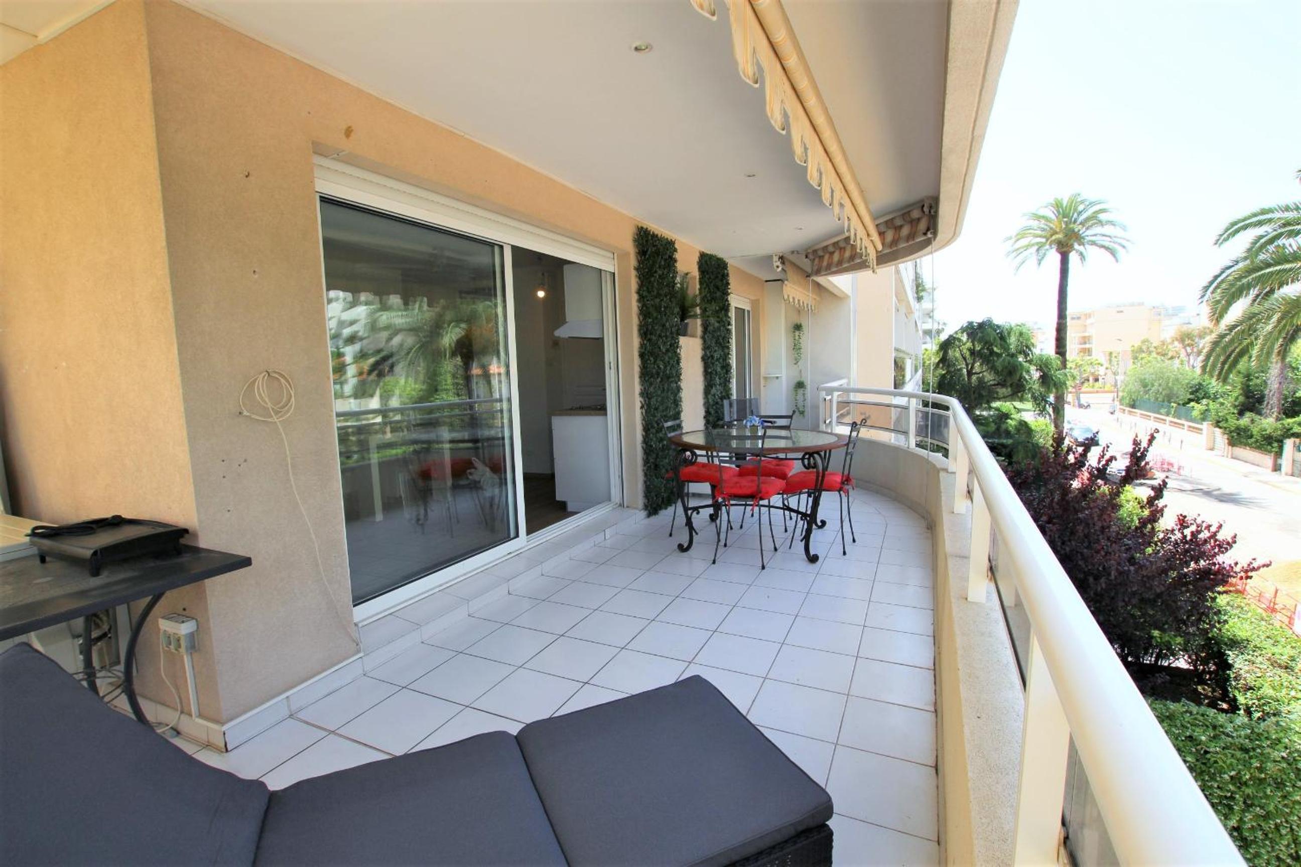 Appartement climatisé bord de mer Palm beach avec grande terrasse photo 4