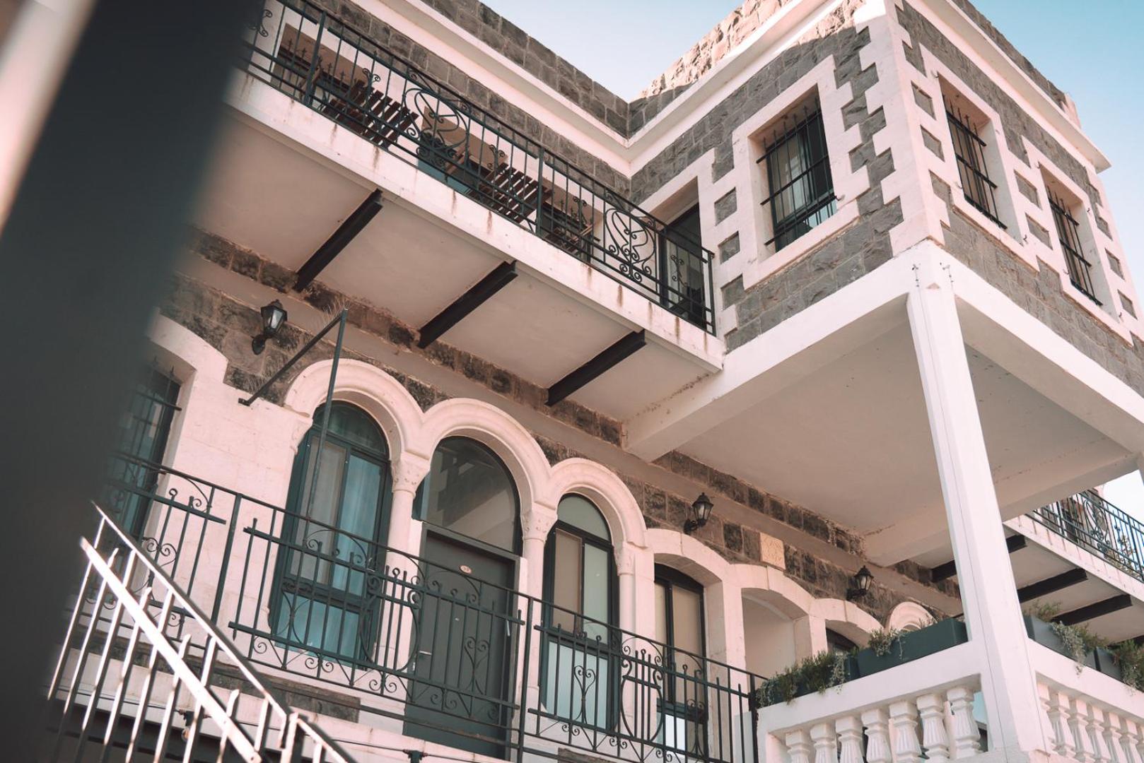 balcony