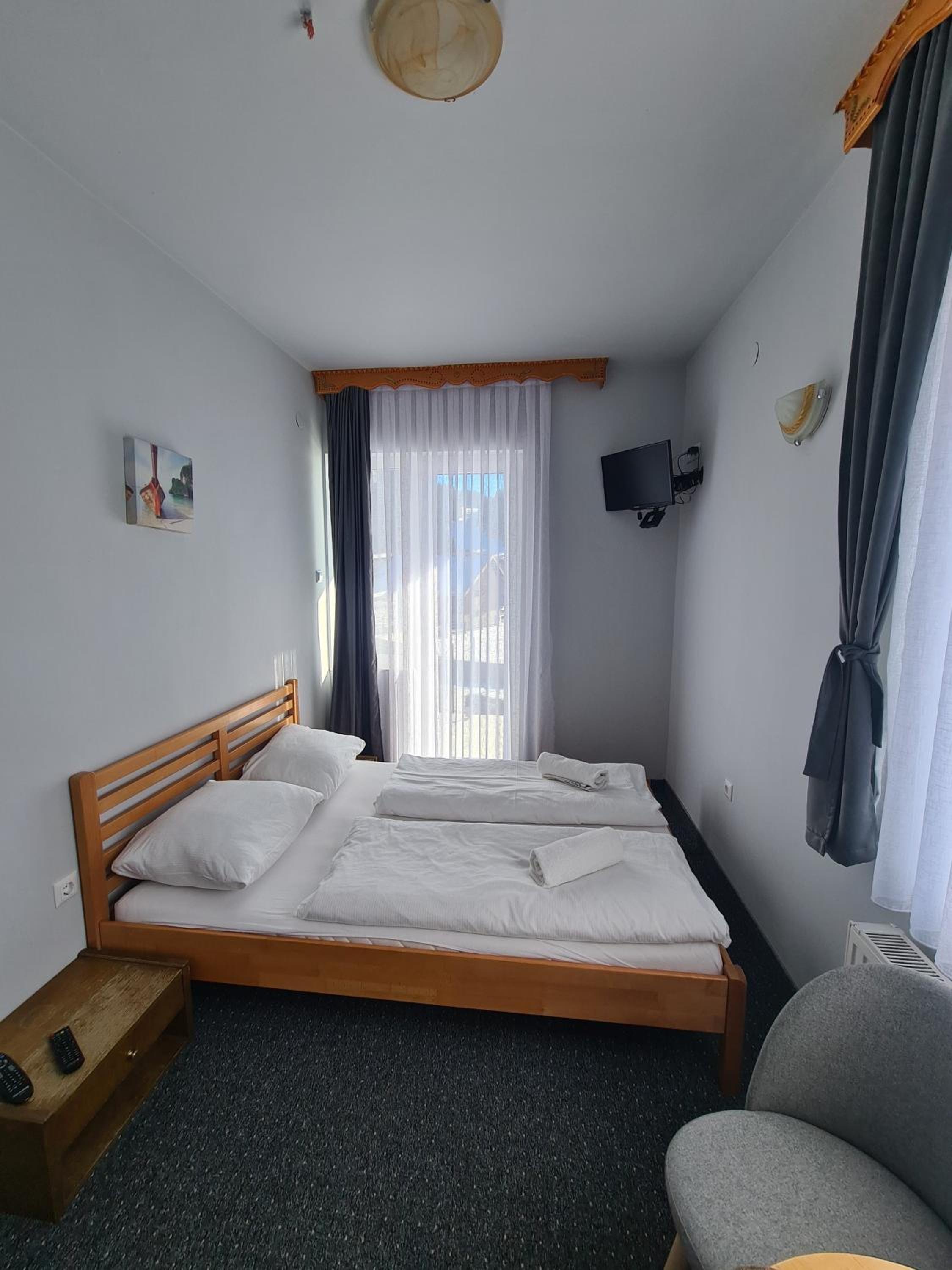 Apartments and Rooms Ski