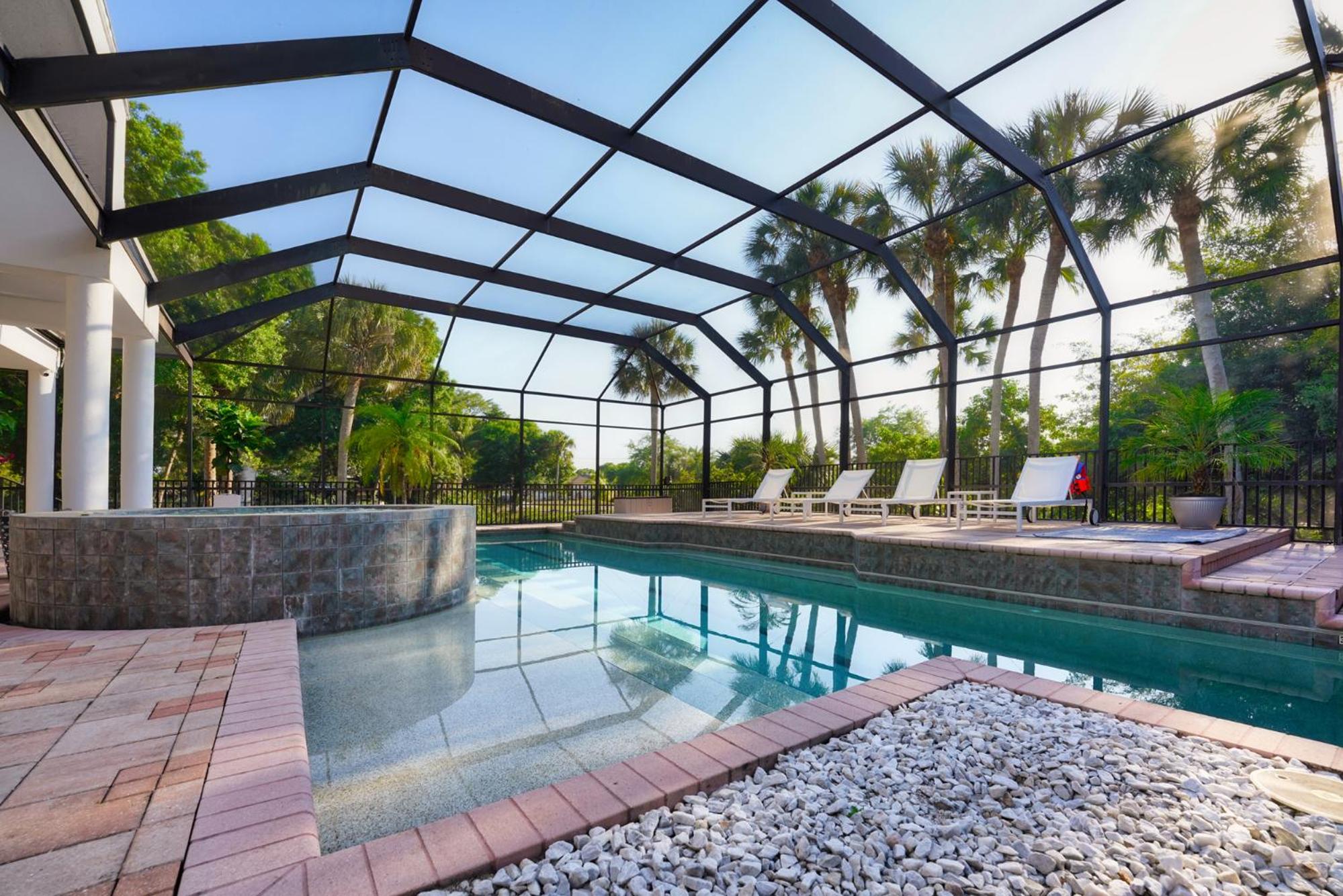 Luxury Villa 4 bed 4 bath on canal access to the Golf 40 min, beach 8 min away view 2
