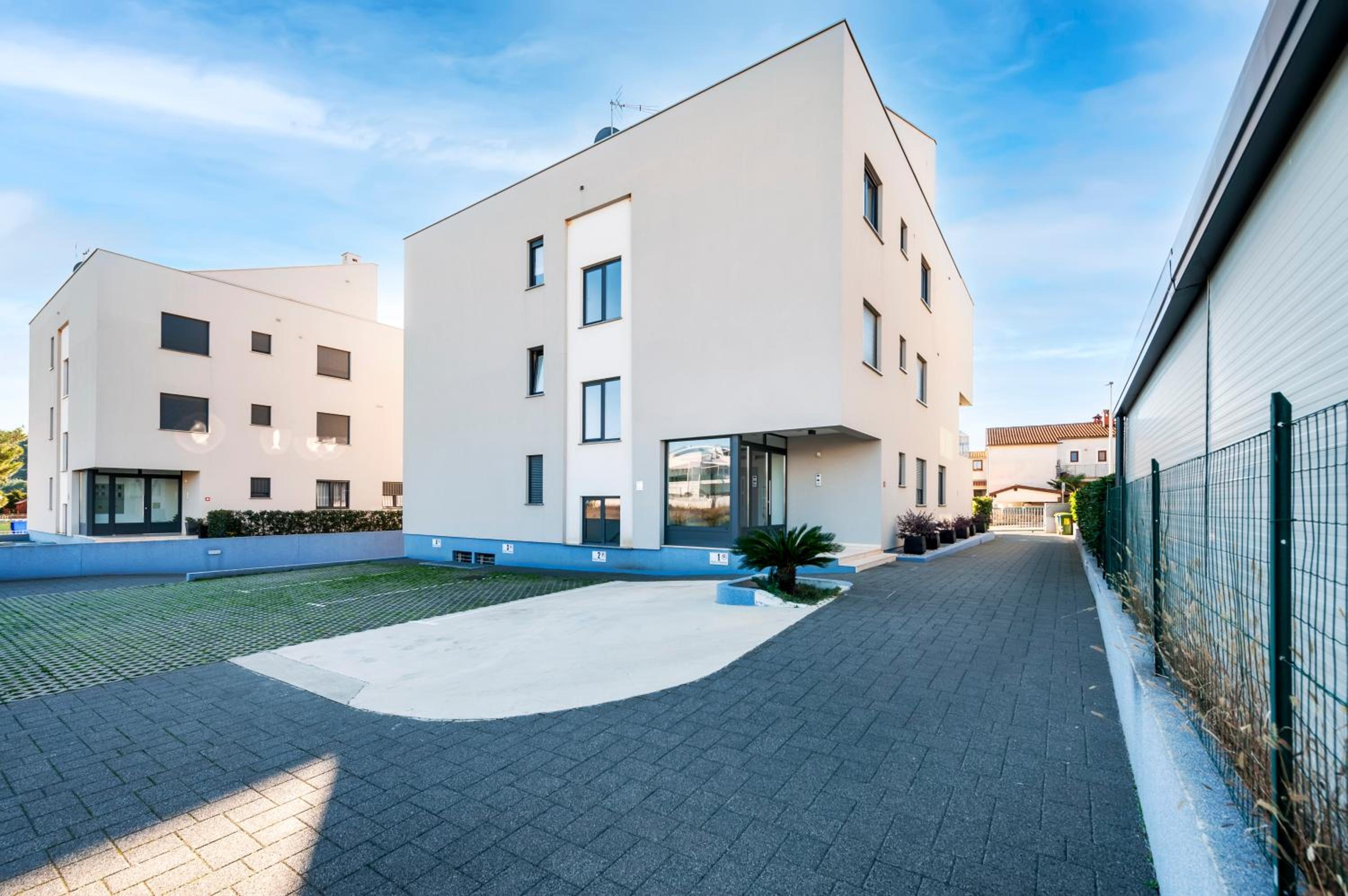 SUNNY DAY - Apartment with Parking
