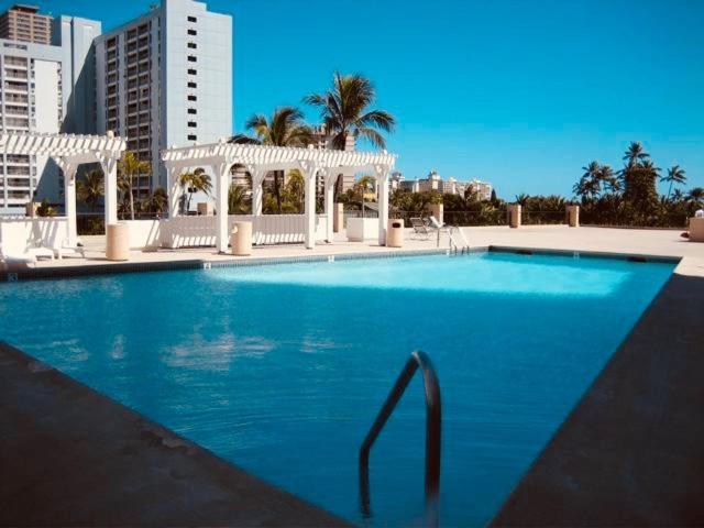 Hawaiian Monarch 1611 condo