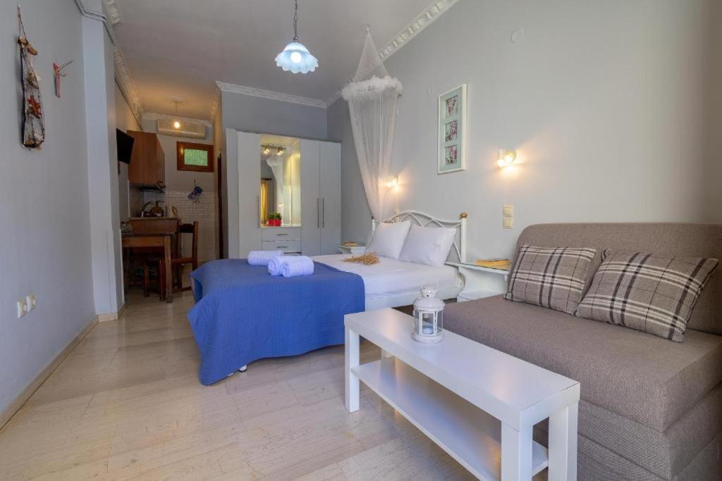 Pension Holidays Studios view 4
