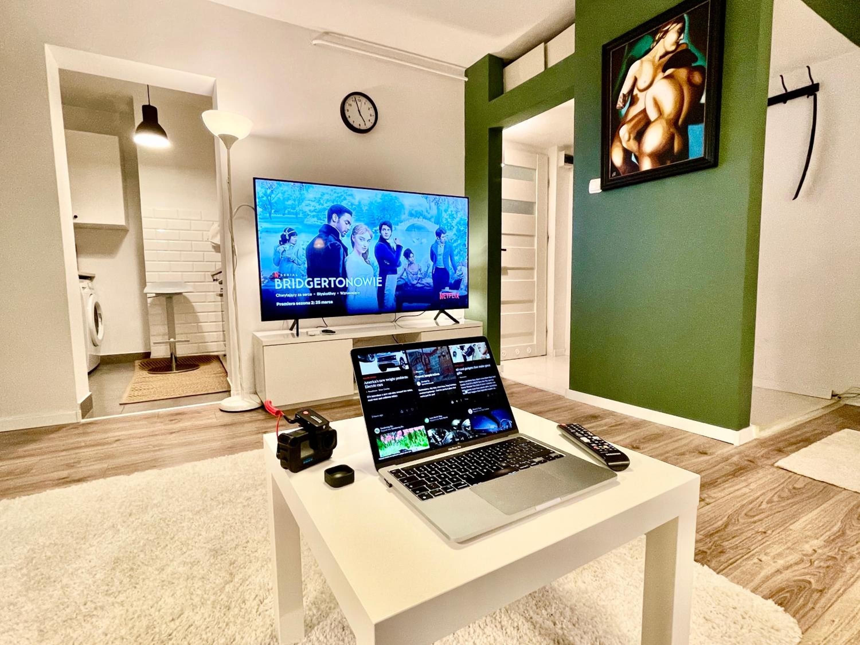 Holiday Metro Fast WiFi TV’70 Netflix HBO AppleTV