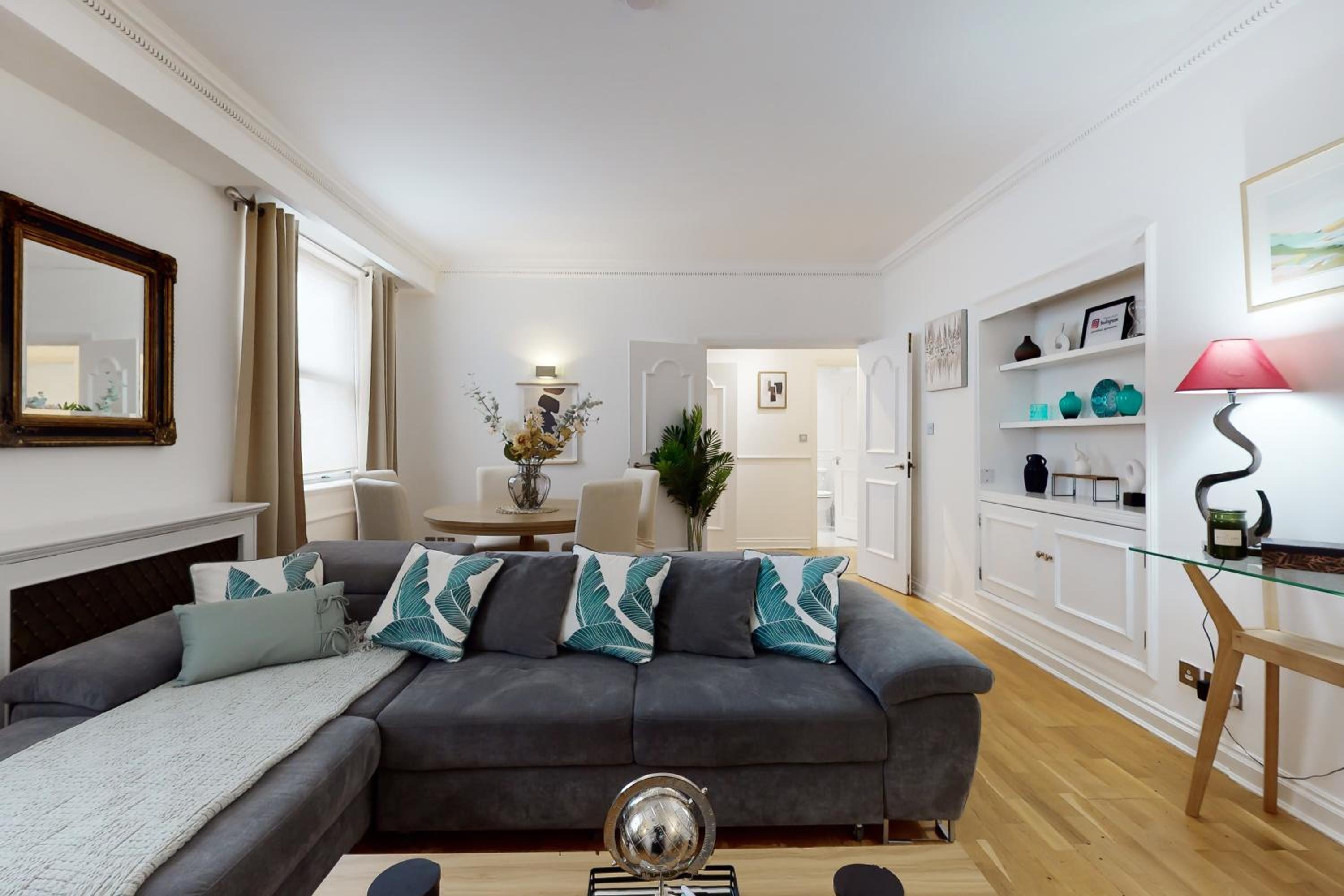 Stay in bond street