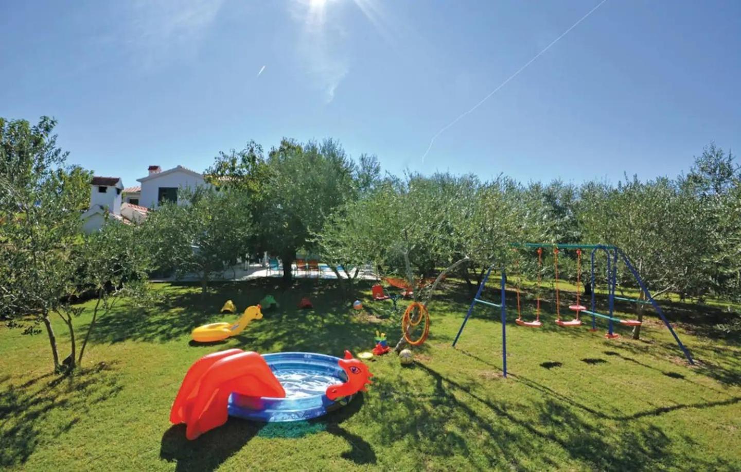 Villa Viki - with heated pool view 2