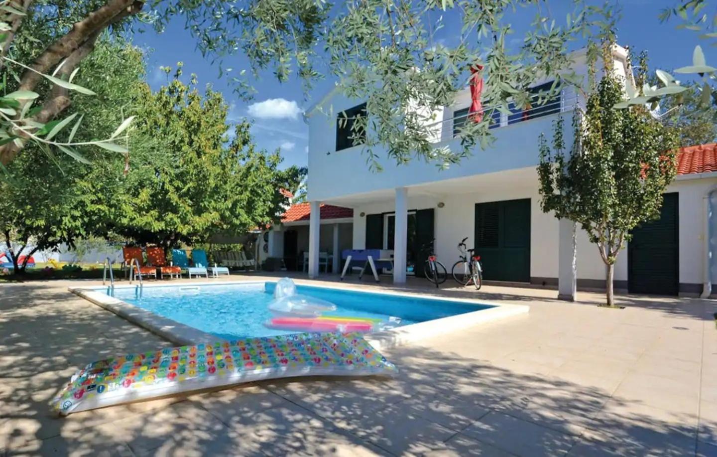 Villa Viki - with heated pool