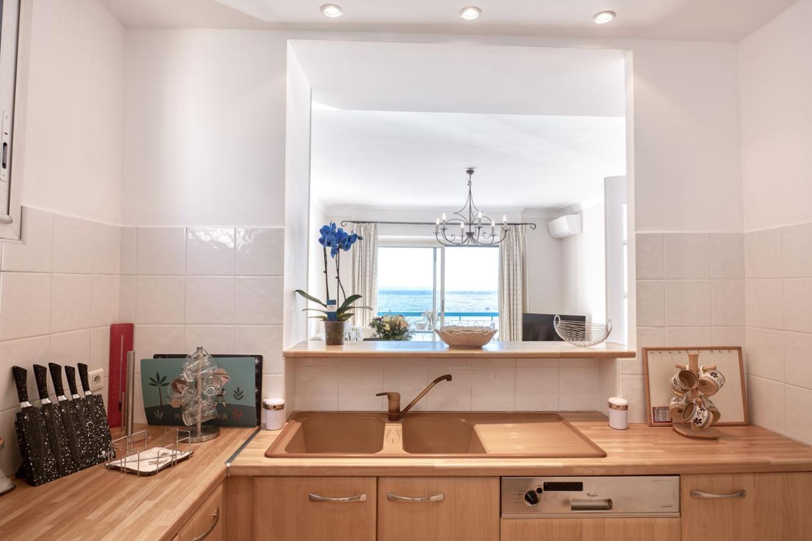 Horizon Blue Lux Apartment photo 4