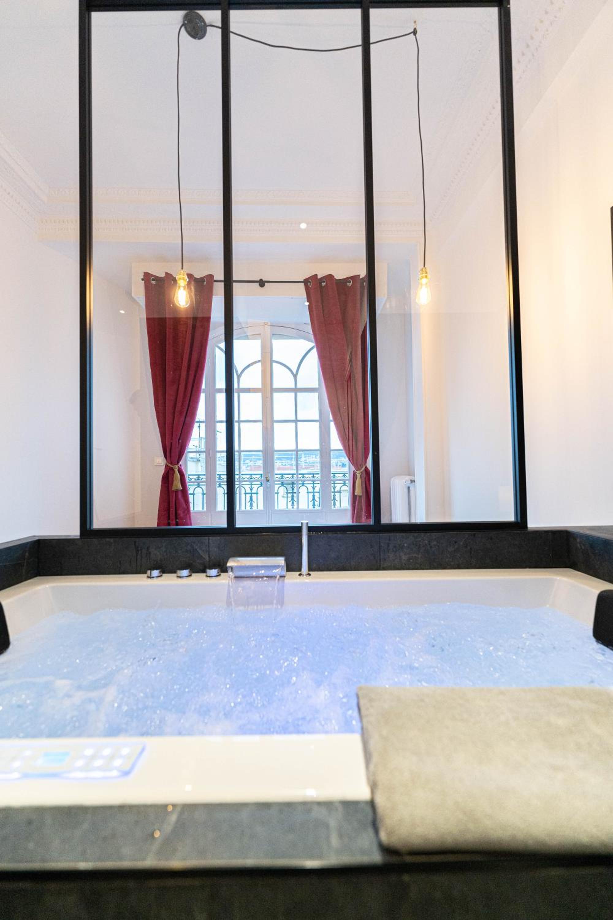 Jacuzzi-Nice quartier des musiciens-Loft photo 3