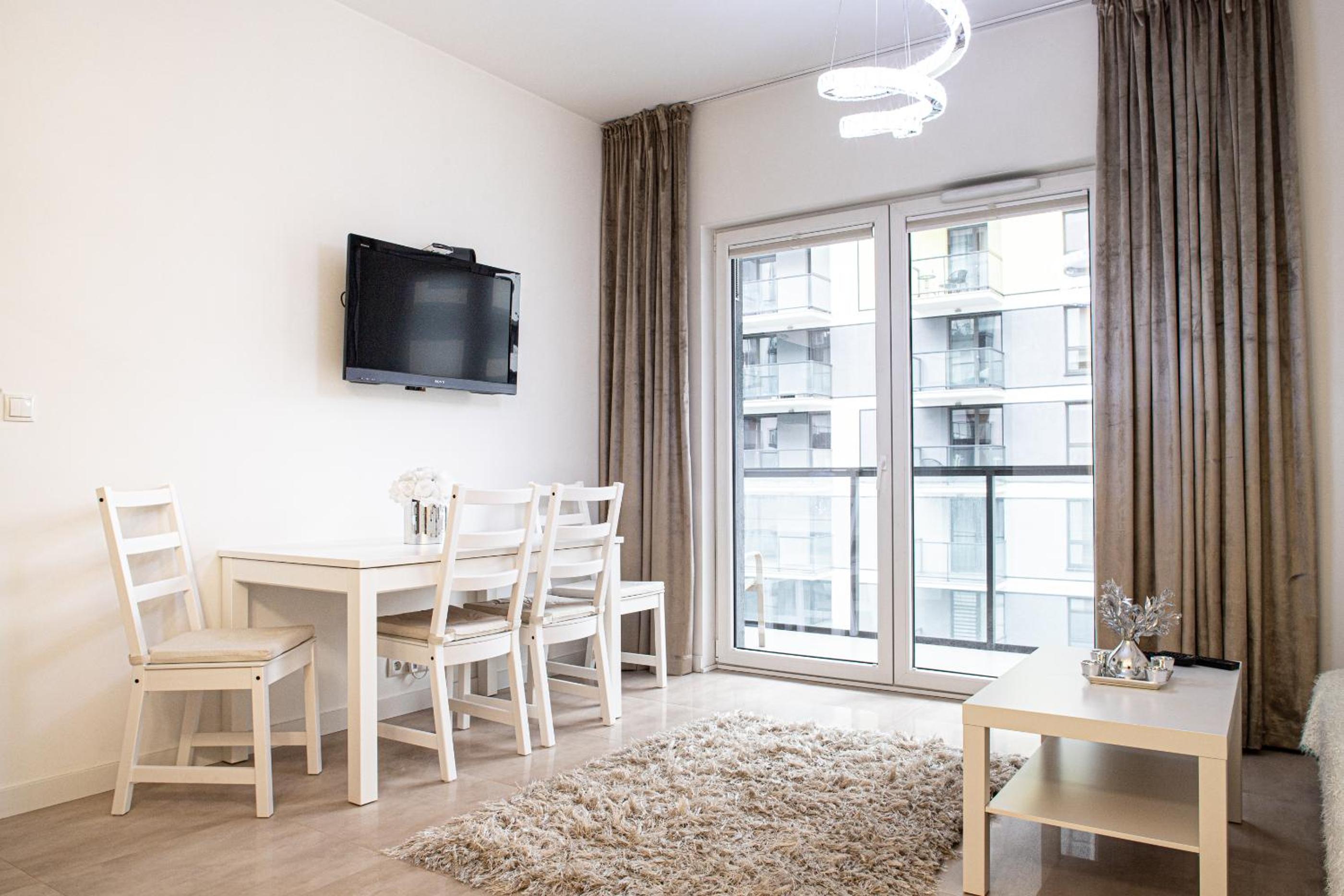 Wola Glamour Apartment view 3
