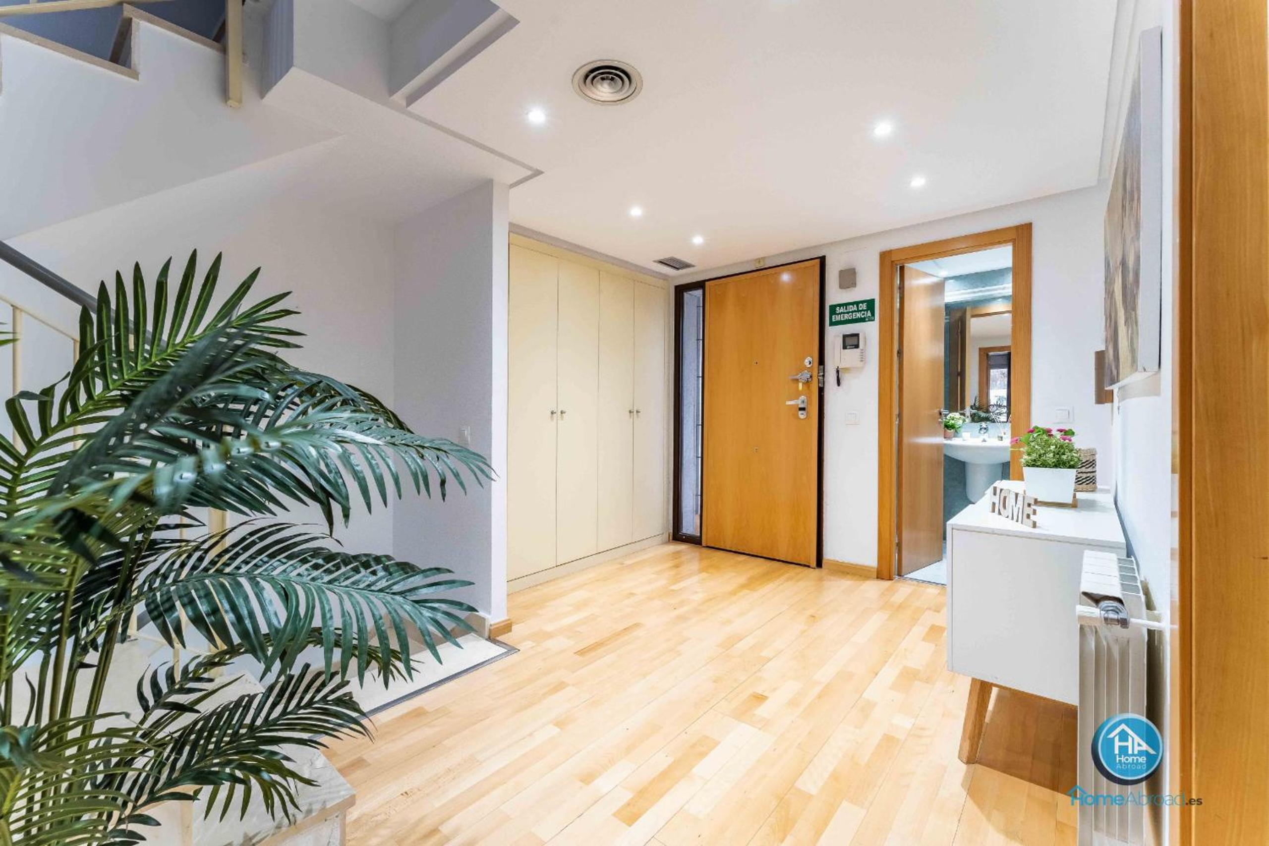 Super Deluxe Villa with FREE Parking Madrid Center photo 3