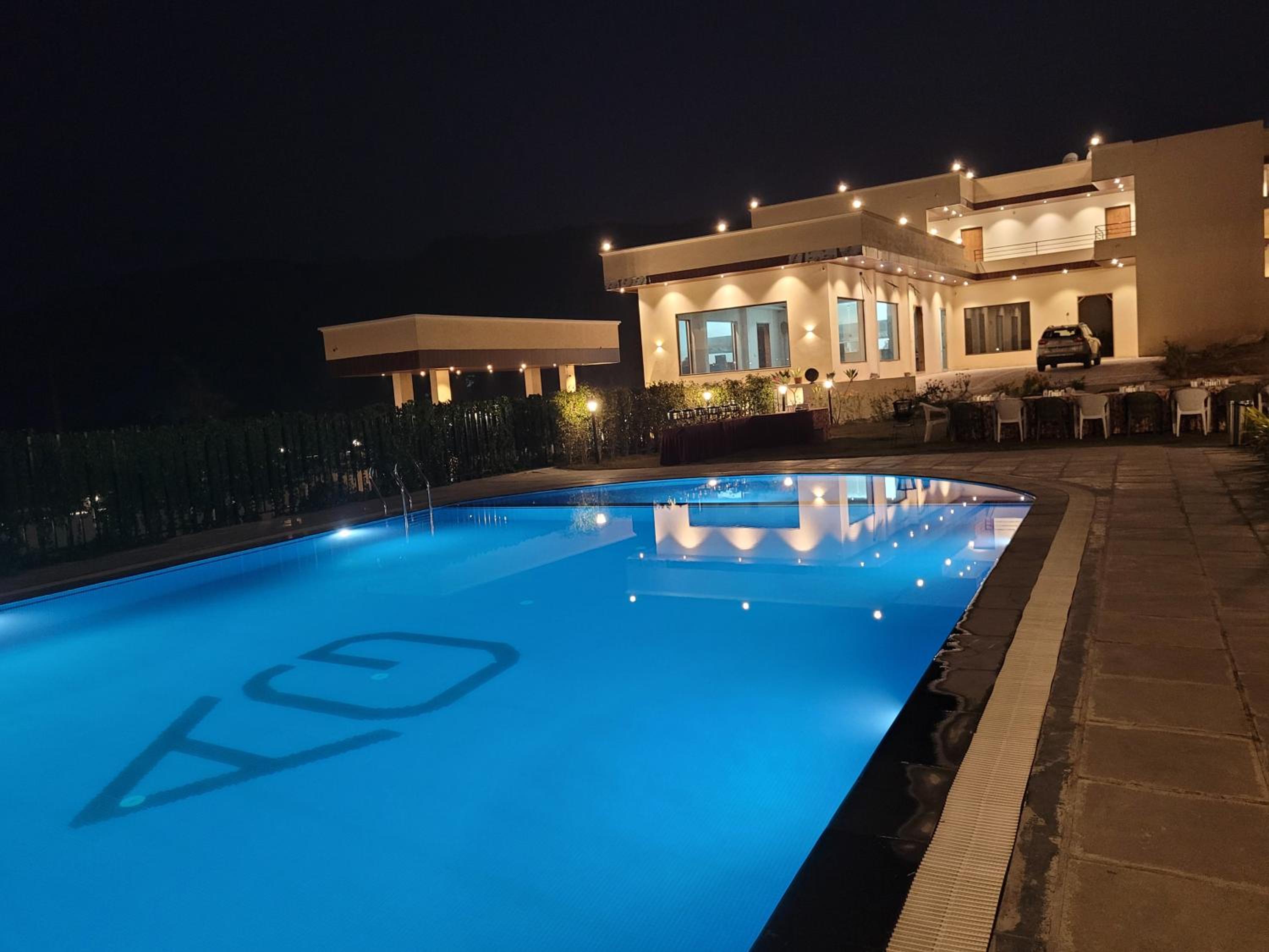 swimming pool