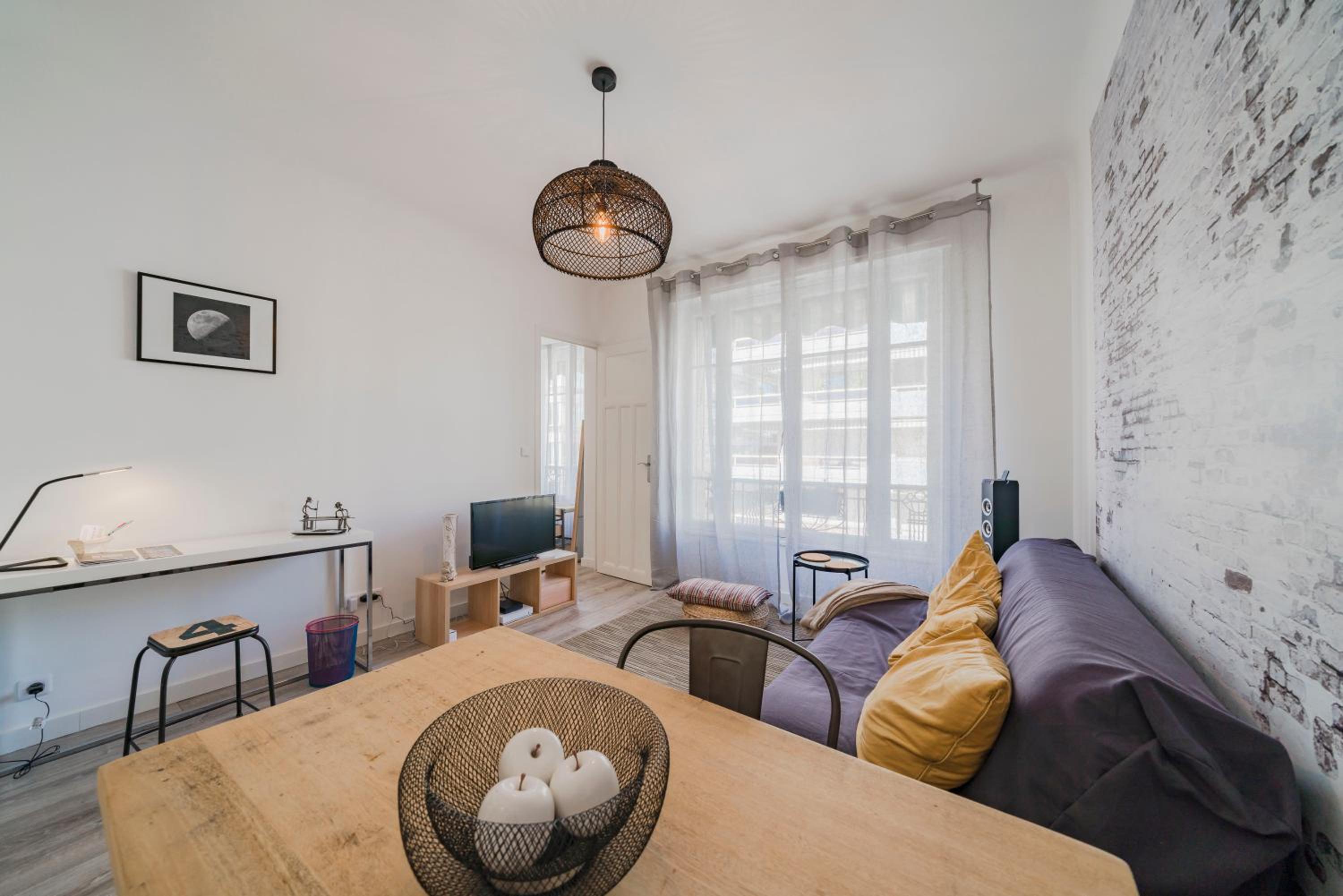 Brand new one bedroom heart of Cannes!! photo 5