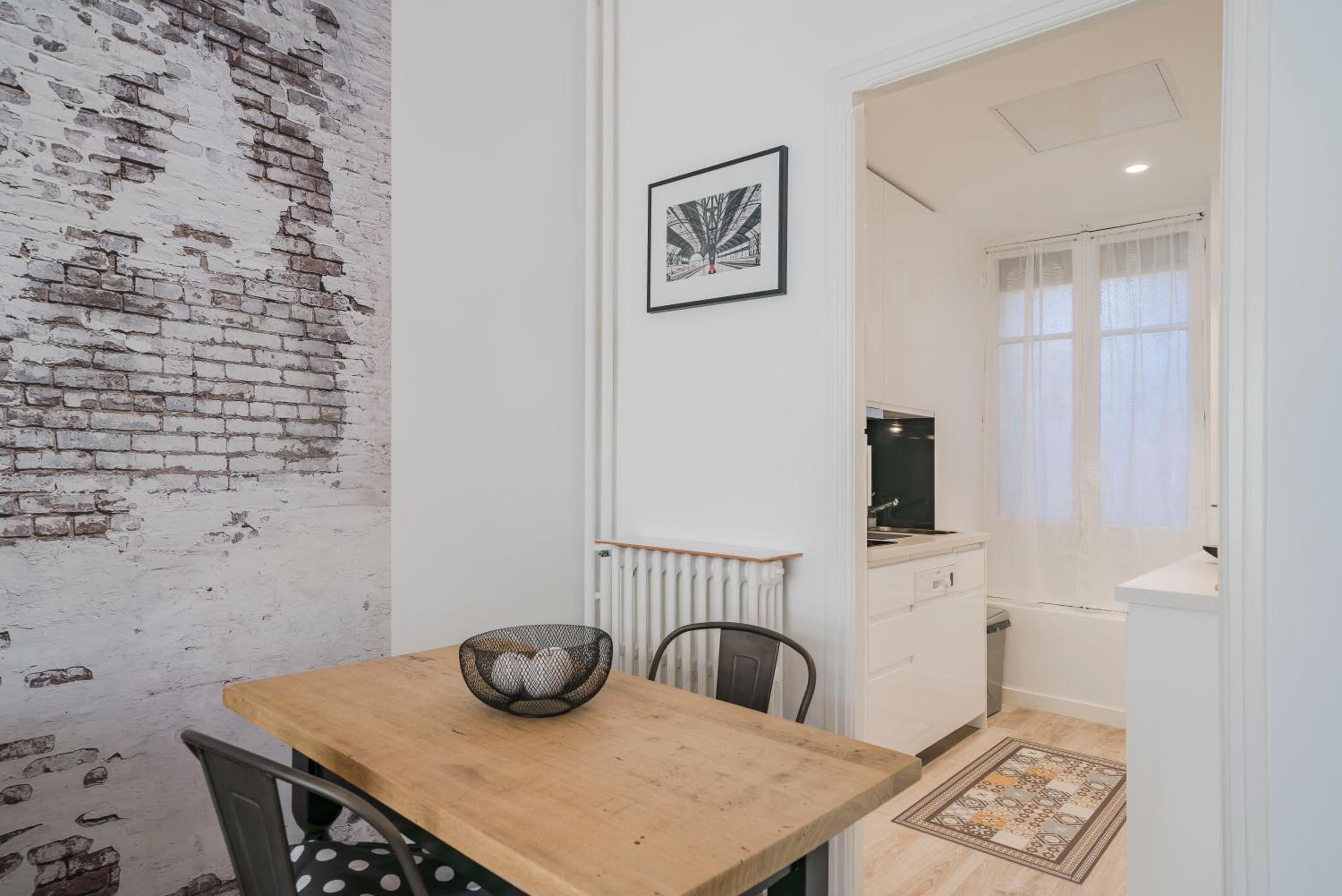 Brand new one bedroom heart of Cannes!! photo 4
