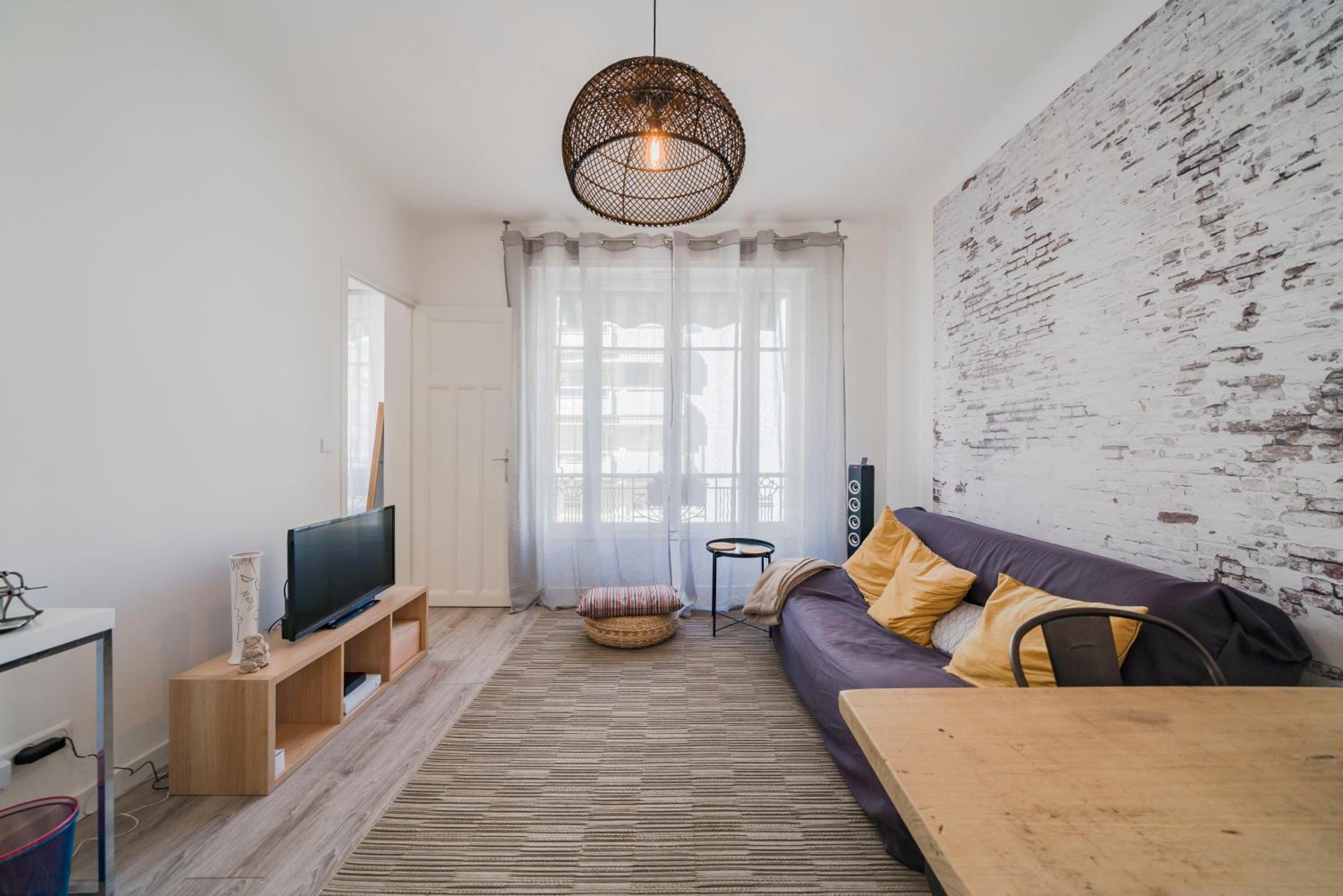 Brand new one bedroom heart of Cannes!! photo 3