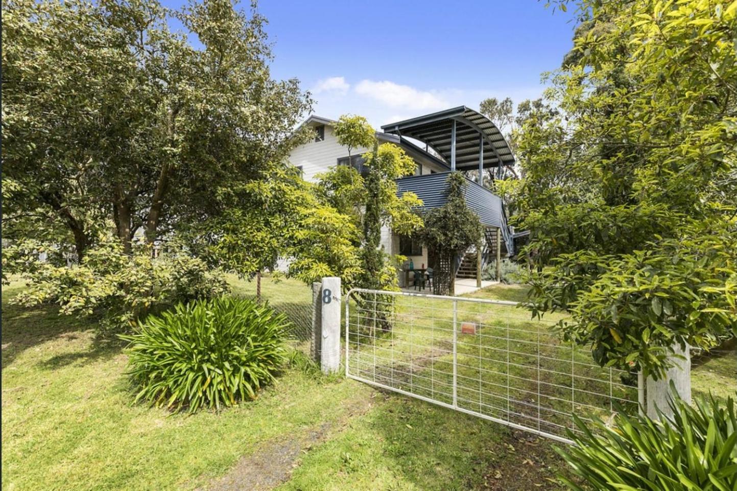 Phillip Island Boat Ramp Apartment - Adorable 1 bed for singles, couples, small family