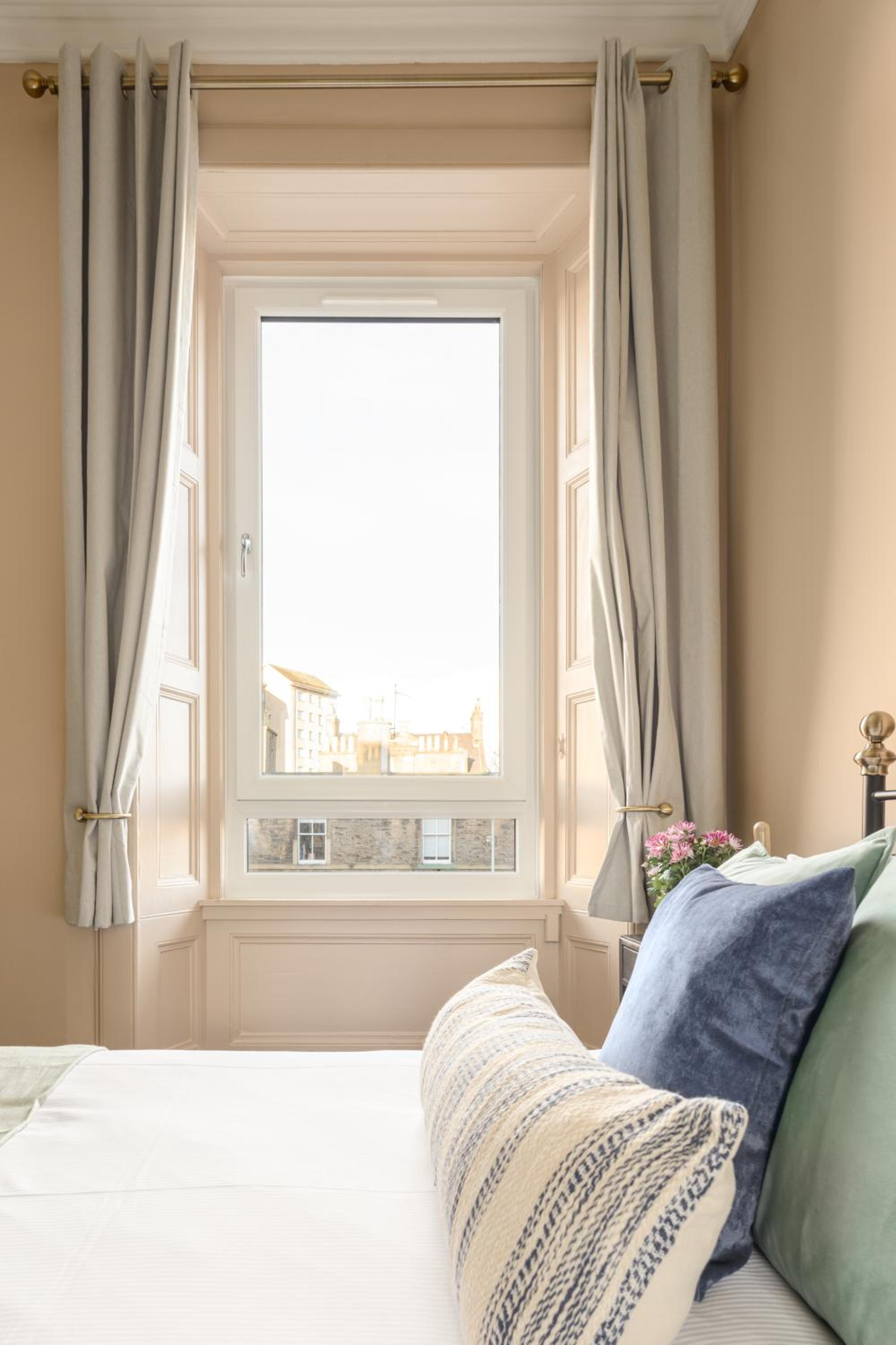 Spacious 2BR Leith Apartment