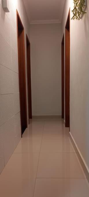 Casa COMPLETA-ÓTIMO WIFI-Espaço PET-TV Ilimitada-03 carros-Até10 pessoas