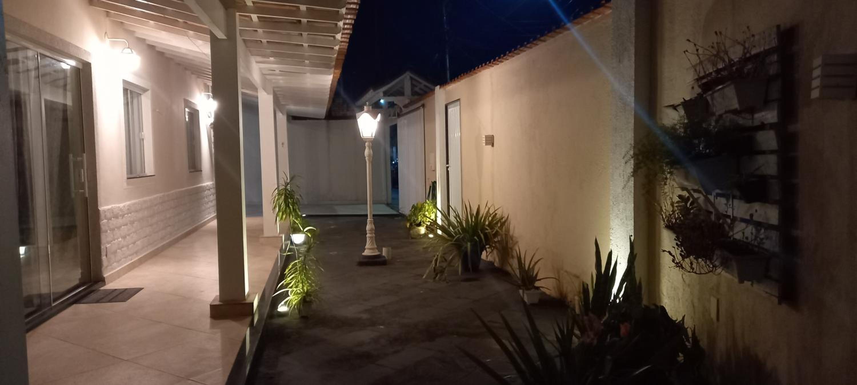Casa COMPLETA-ÓTIMO WIFI-Espaço PET-TV Ilimitada-03 carros-Até10 pessoas