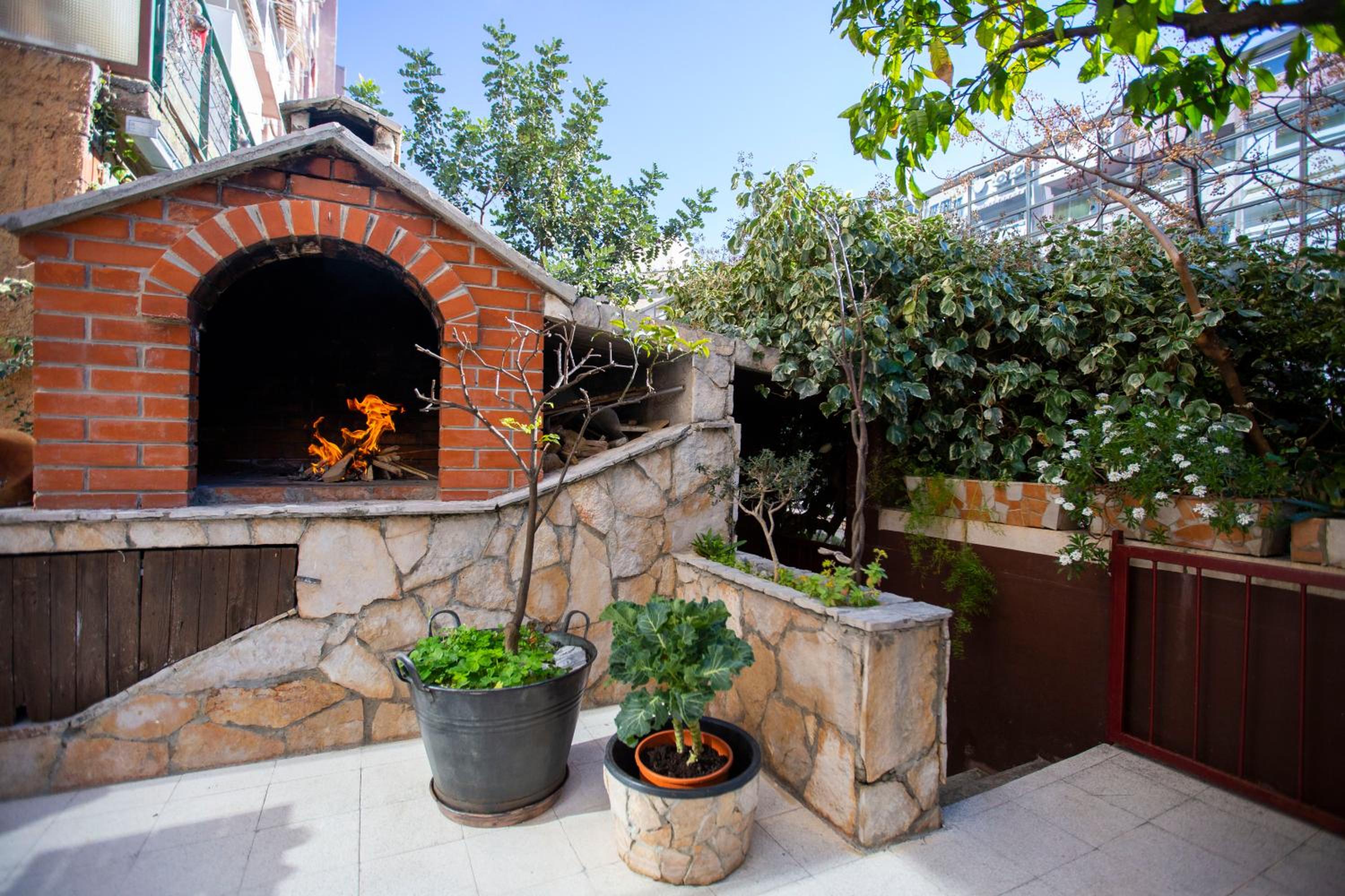 Beautiful appartment with garden and terrace view 3