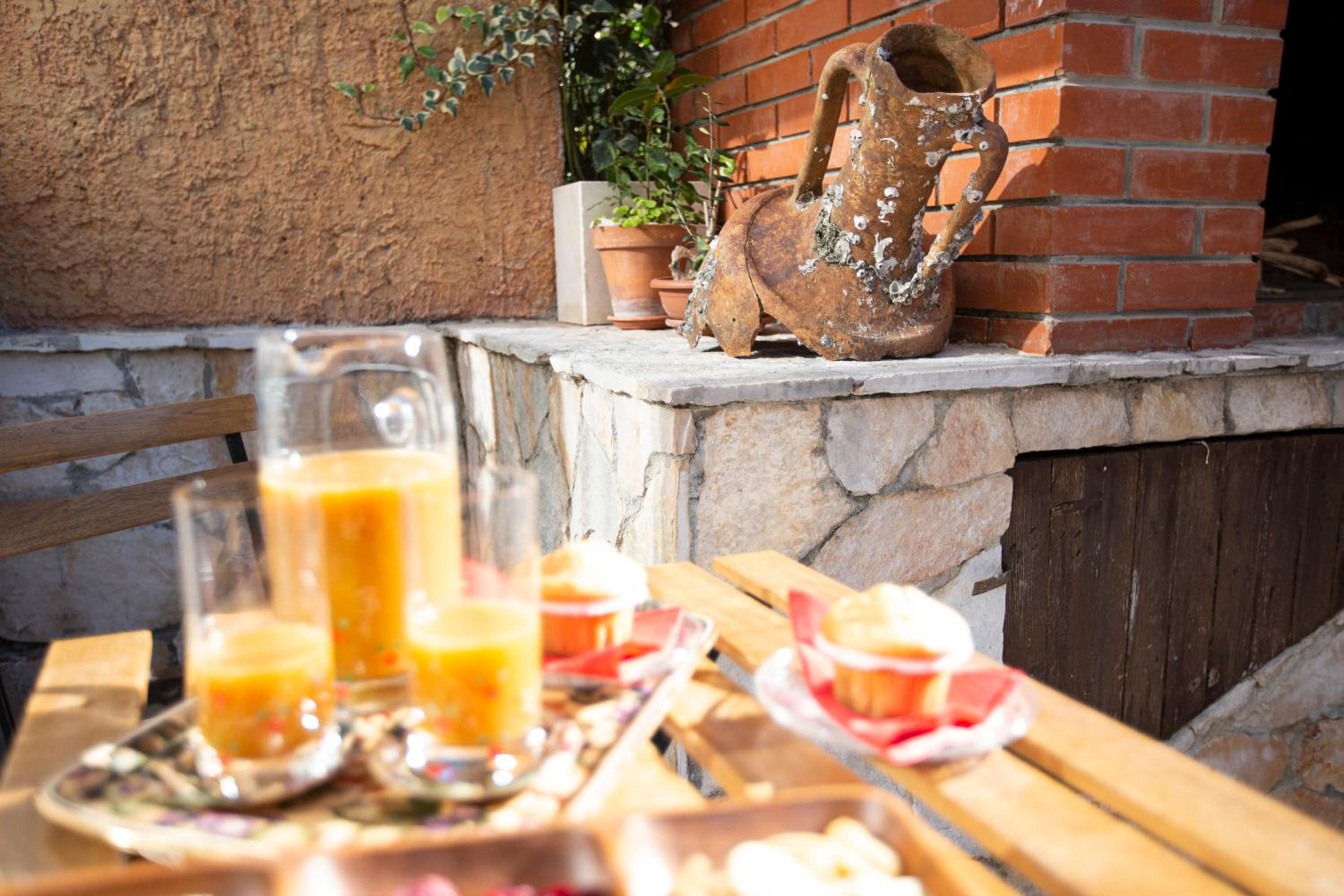 Beautiful appartment with garden and terrace view 4