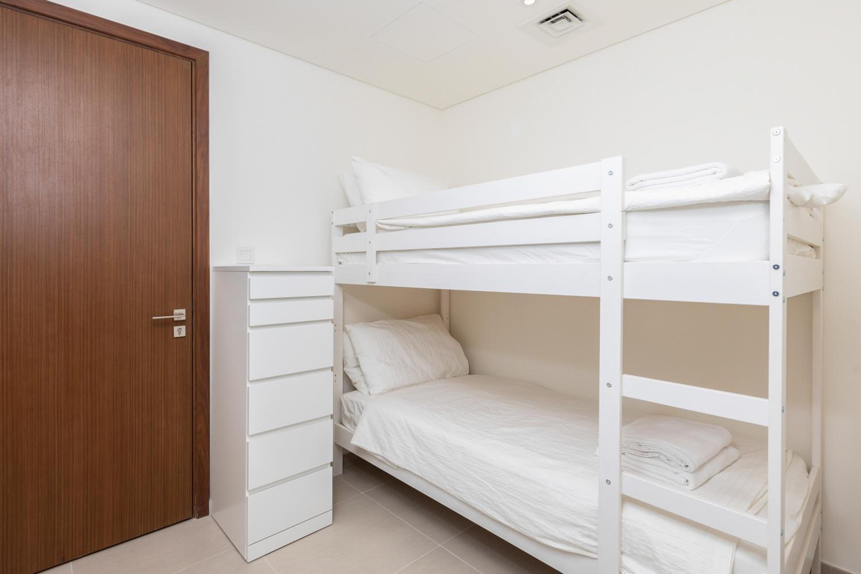 Spacious & Full of light 3BR+ kids Dubai Mall photo 4