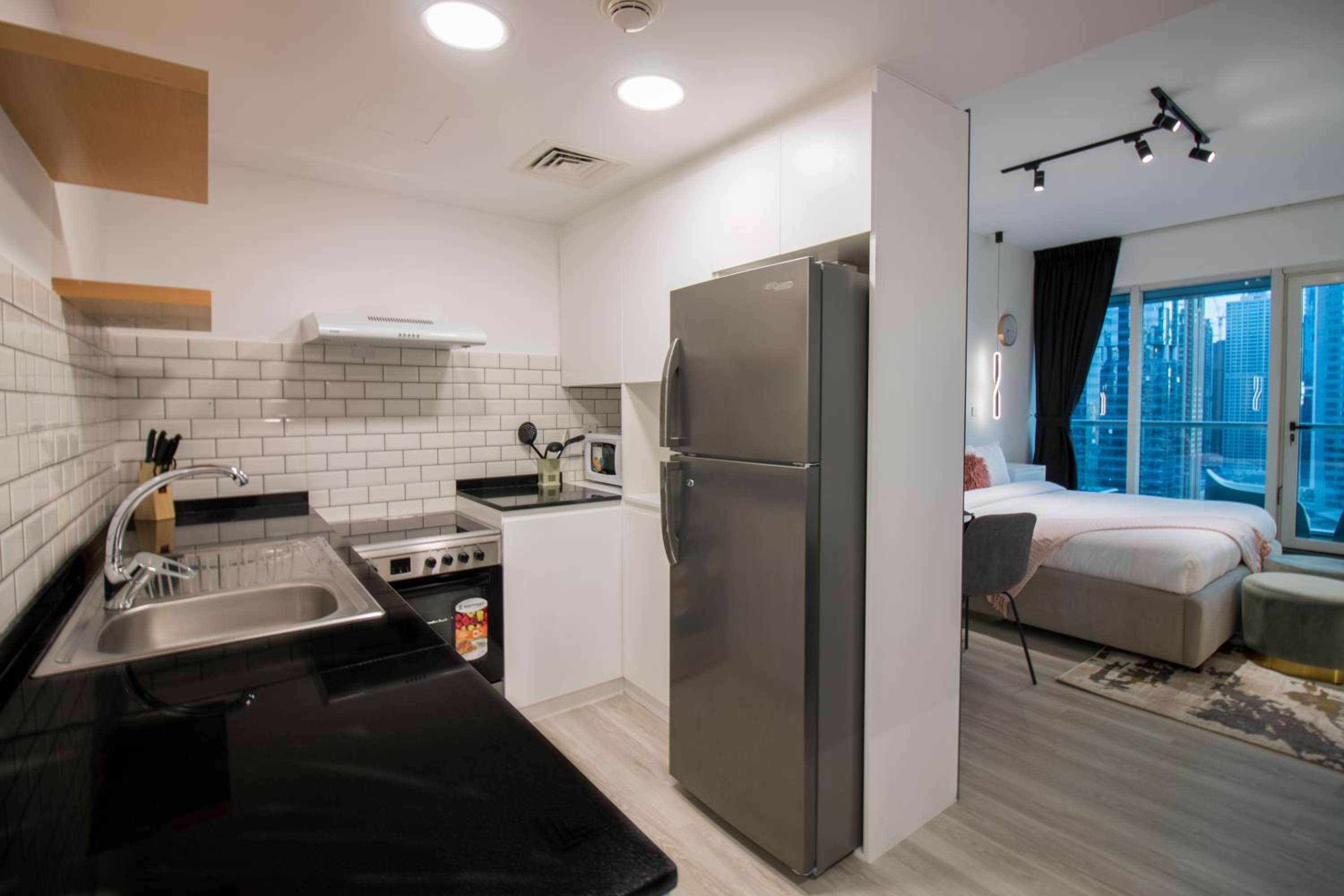 Walking Distance to Metro! FULL Canal View
