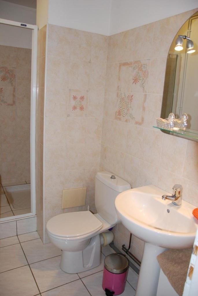 CHEZ SOPHIE - Guest Rooms, Cottage, and Equestrian Cottage