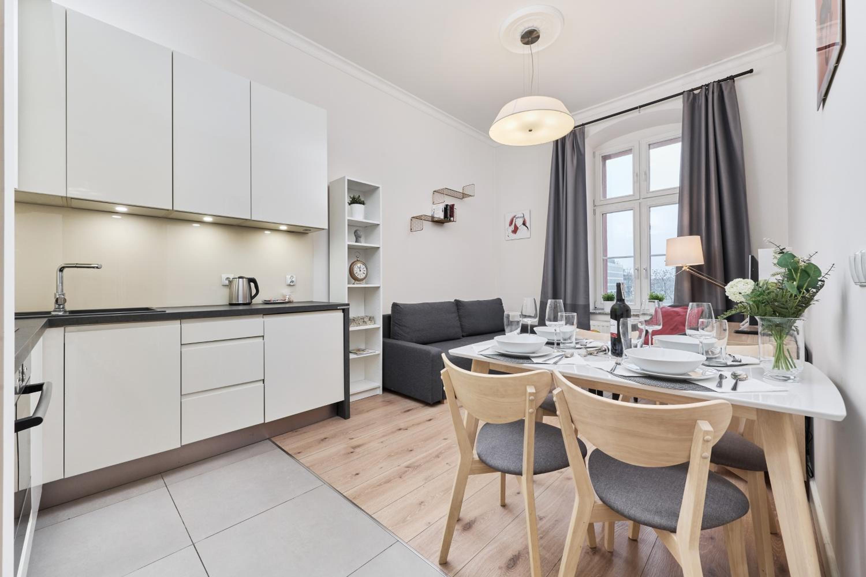 City Center Railway Station Apartment Piłsudskiego by Renters