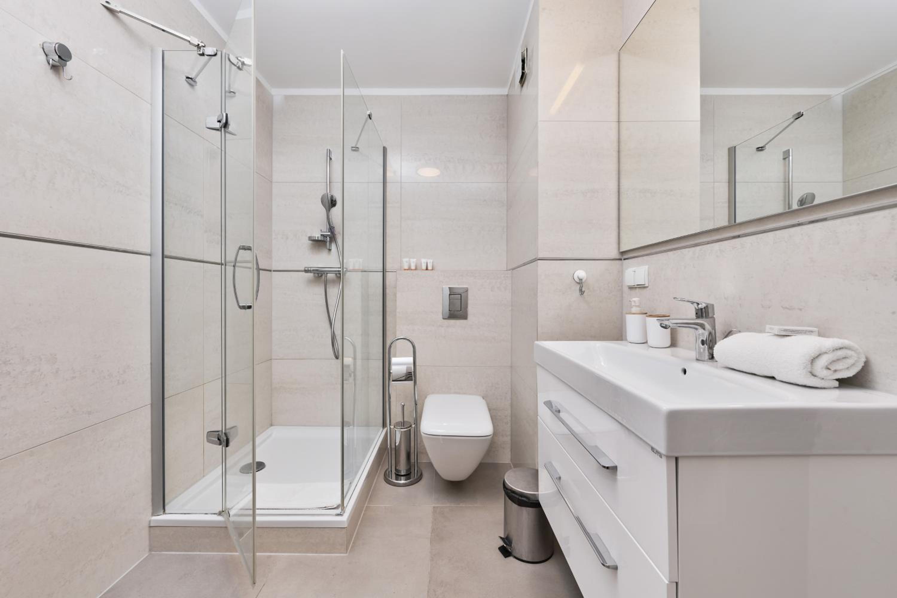 City Center Railway Station Apartment Piłsudskiego by Renters