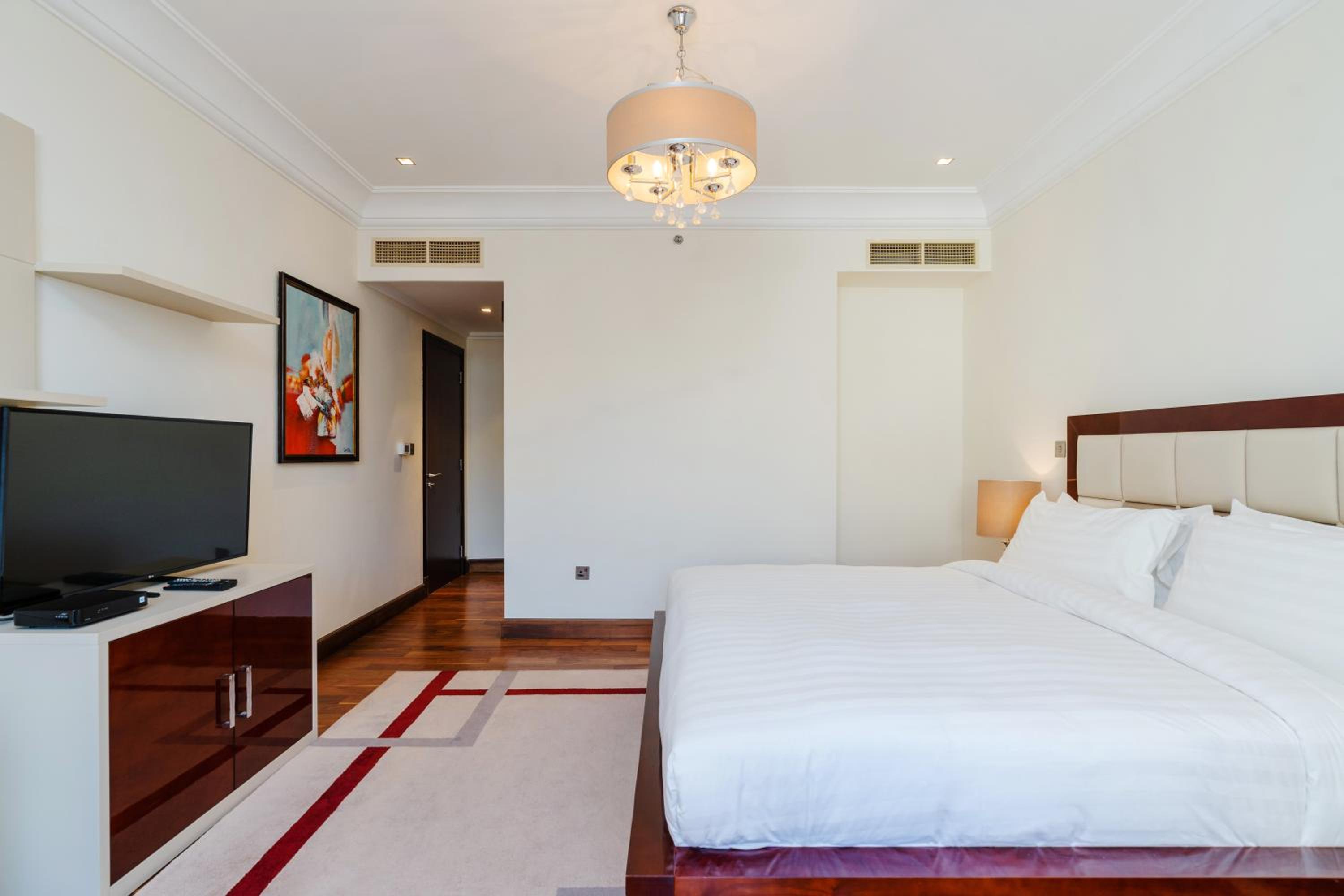 Royal Club By RVHR, Grandeur Residence Crescent Palm Jumeirah