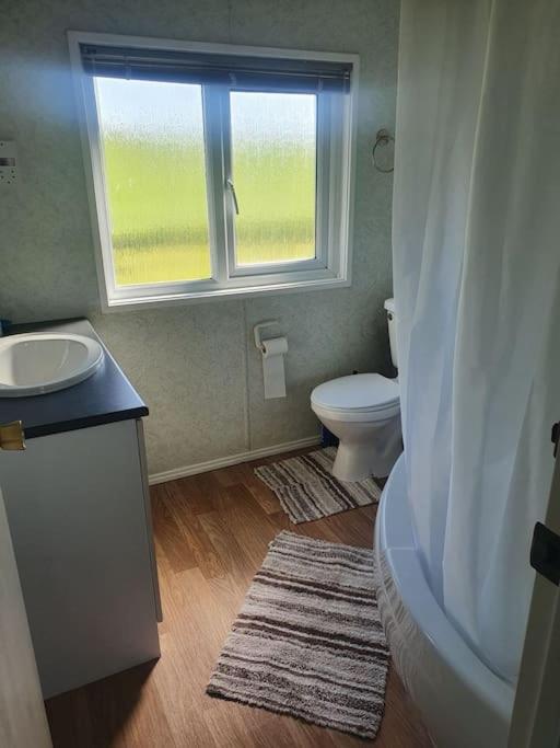 On farm Chalet, sleeps 6, Rhoshirwaun view 4