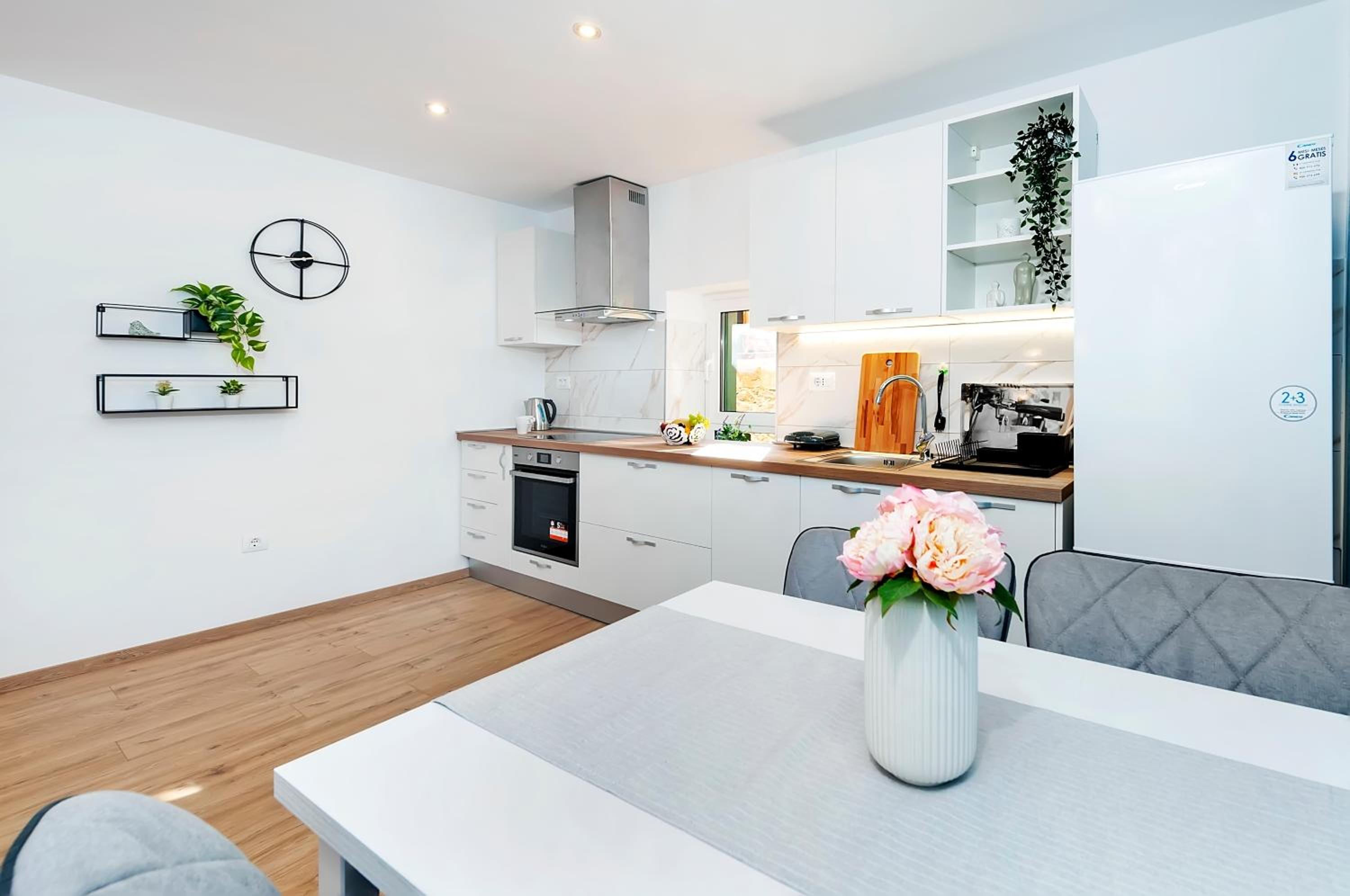 OTTO apartment with sea view and parking