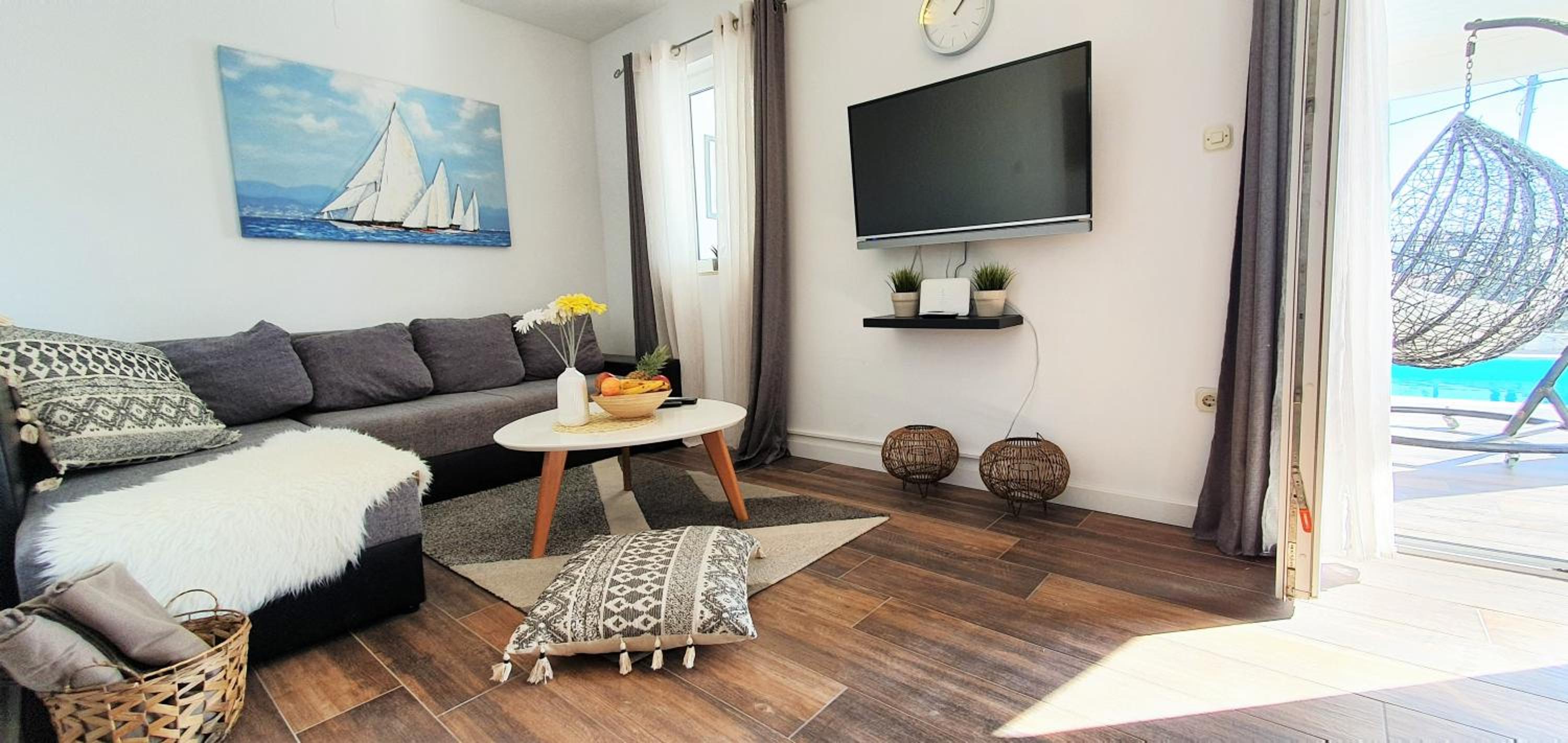 Hotel Anas lagoon holiday house with pool at azure beach - Image 1