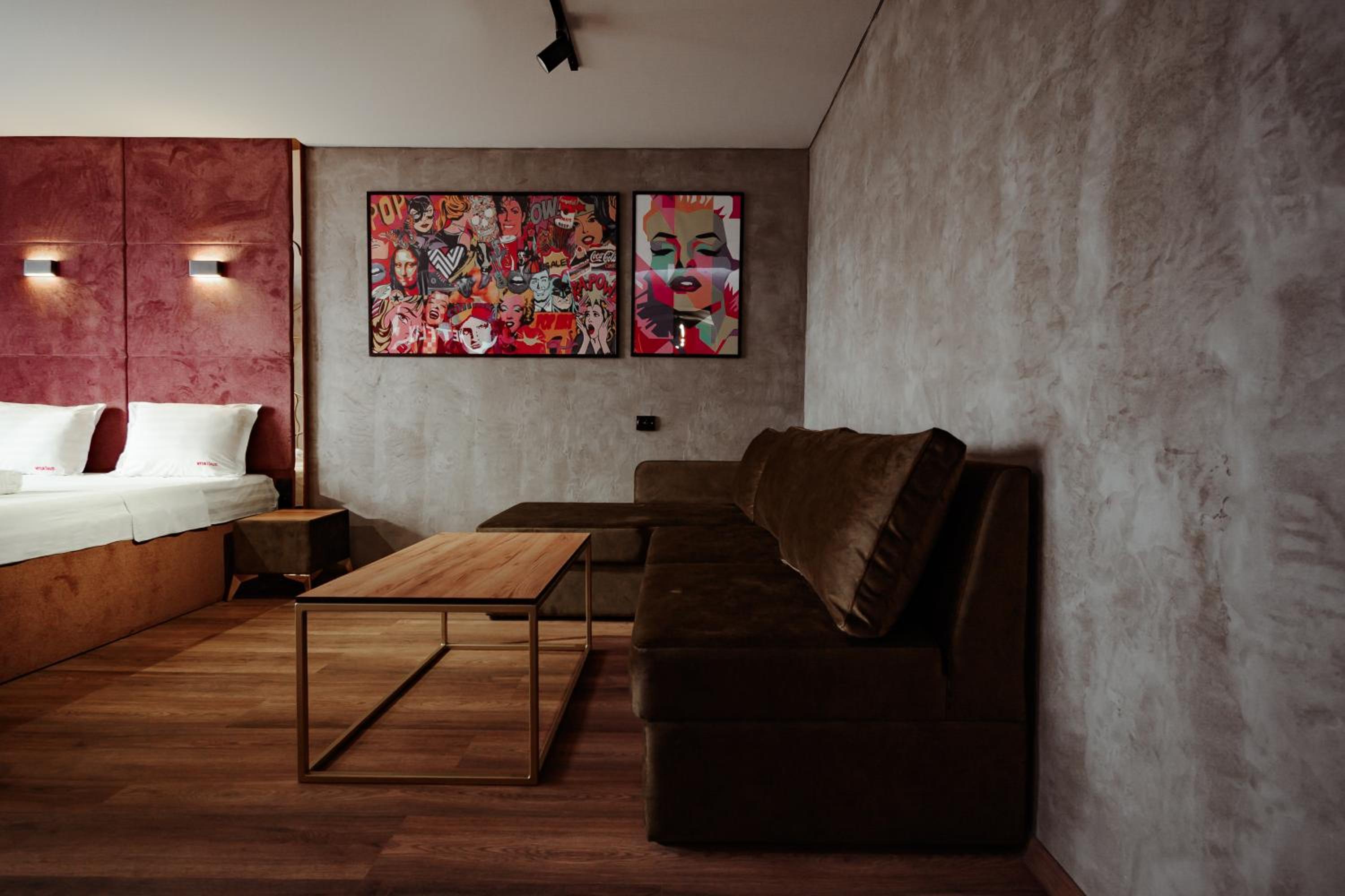 Apartment in the Center of Chaplin