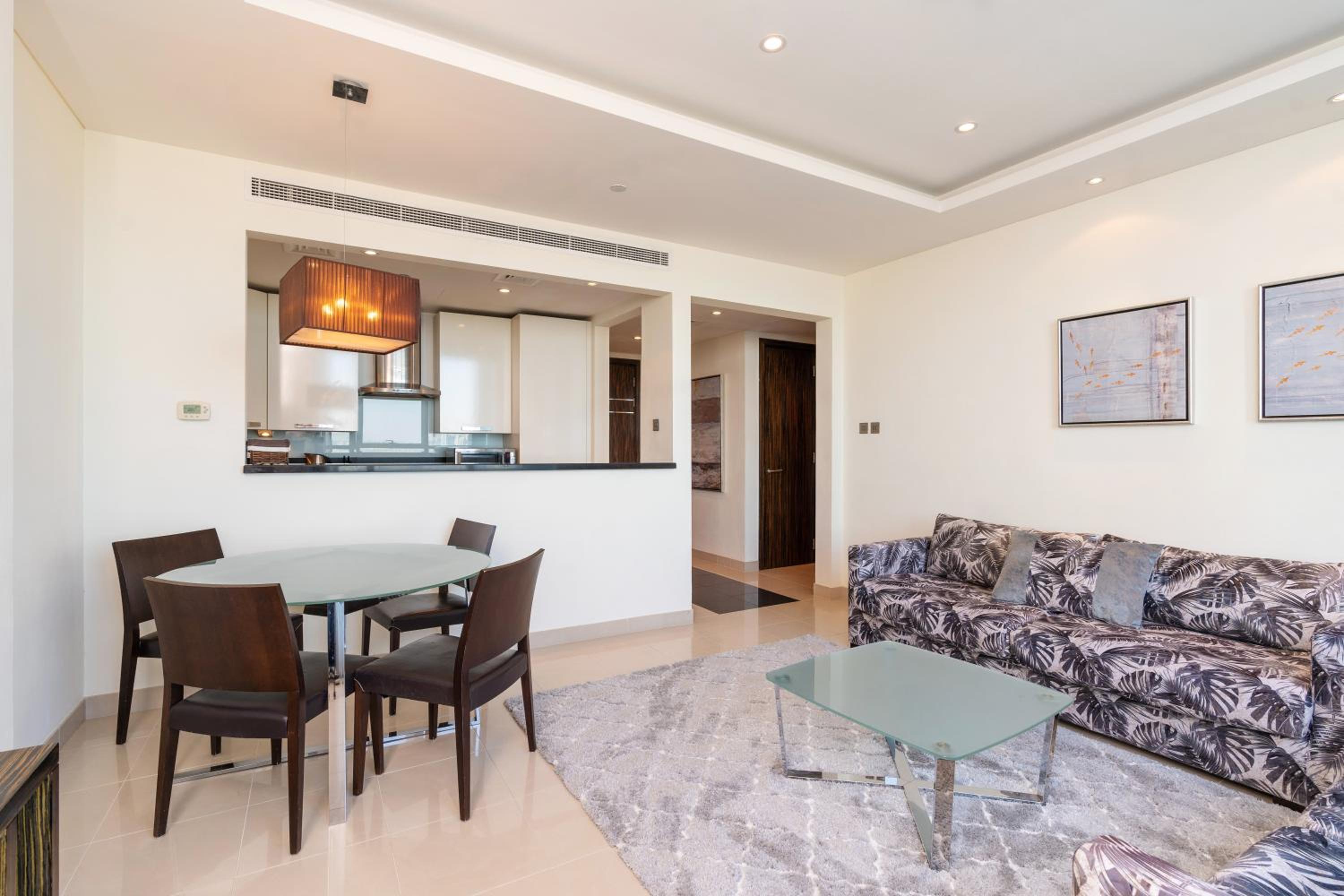 Royal Club By RVHR, Bonnington Residential Tower - JLT