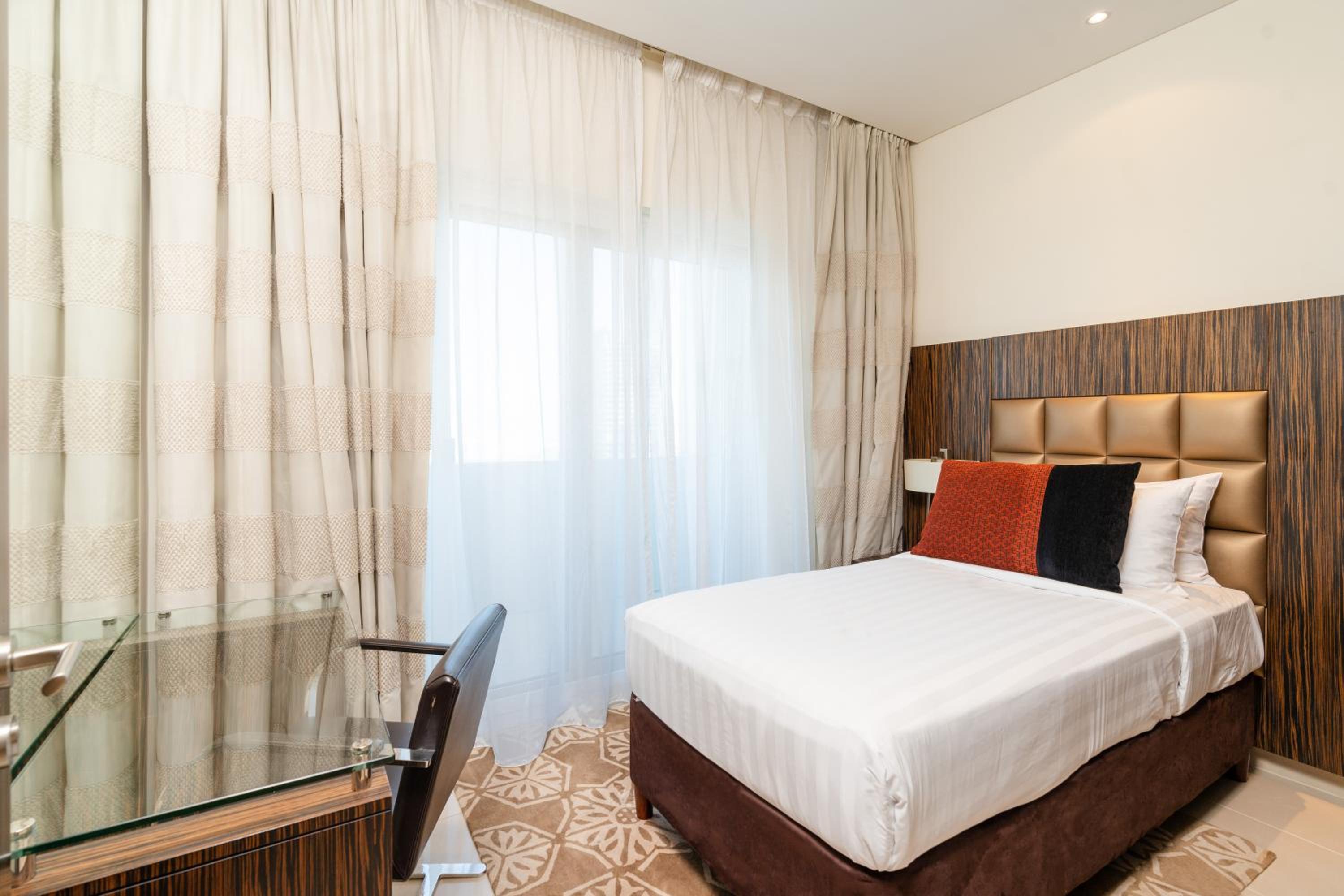 Royal Club By RVHR, Bonnington Residential Tower - JLT