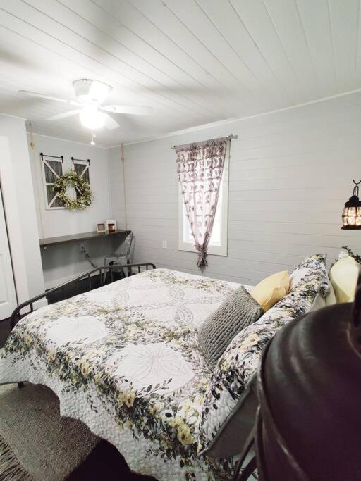 HoneyComb GEM, Beautifully Designed & Near Downtown Thomasville