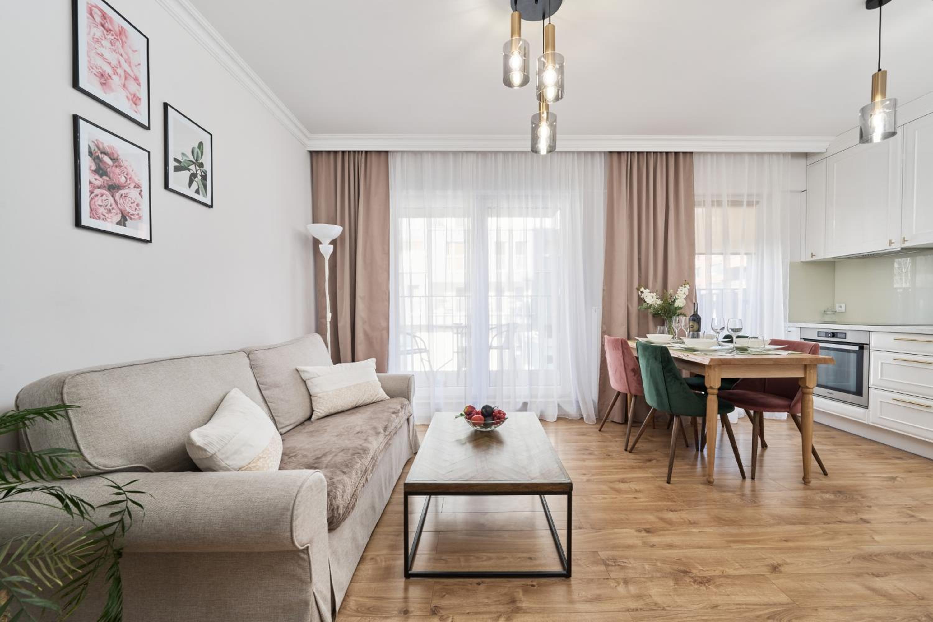 Apartments Dmowskiego Kępa Mieszczańska by Renters