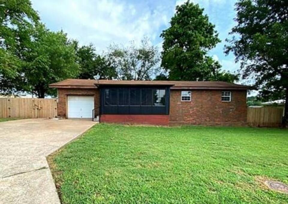 The Greenhouse - 3bed 2bath home in Tahlequah, OK view 4