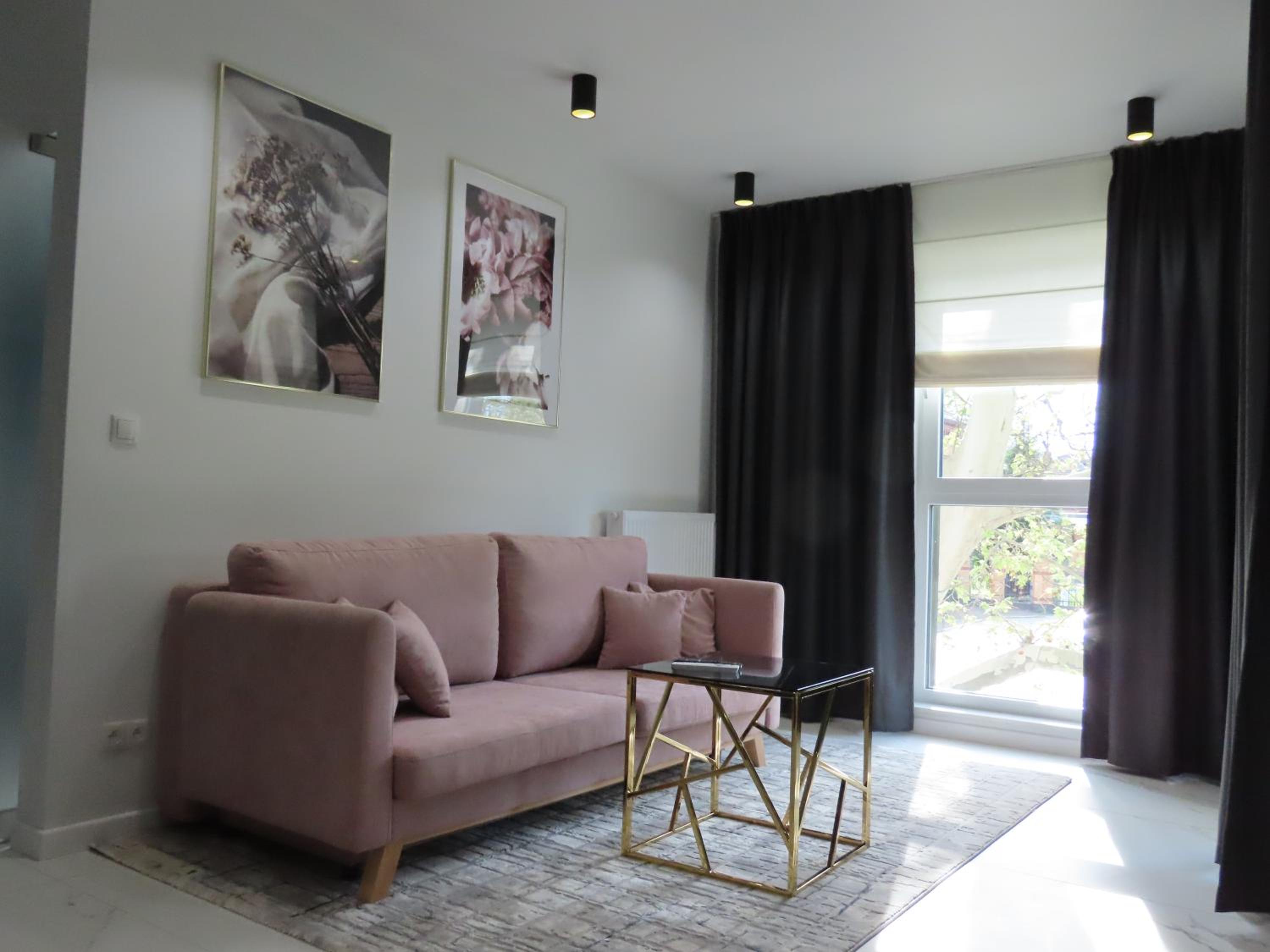 EL Apartments - Castor