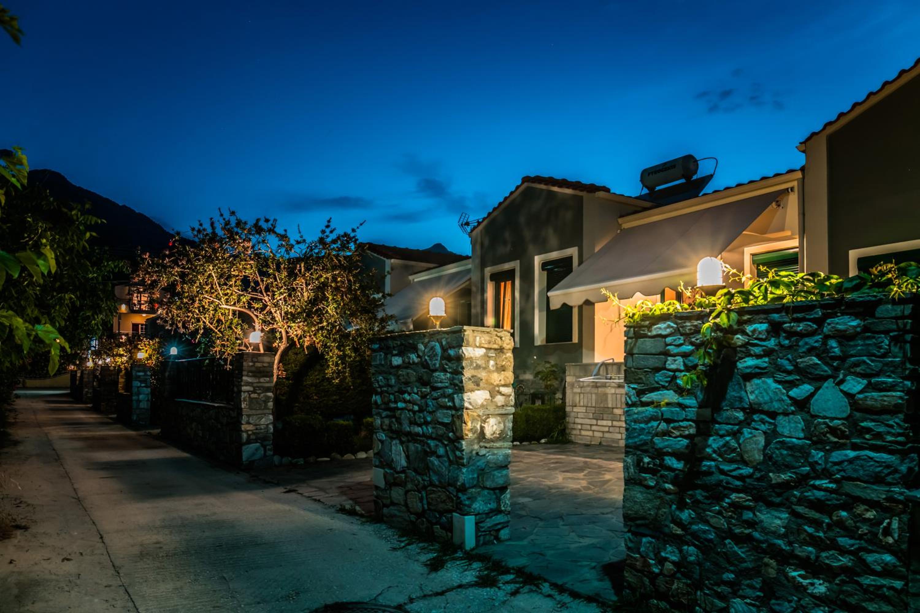 Arion Apartments photo 4