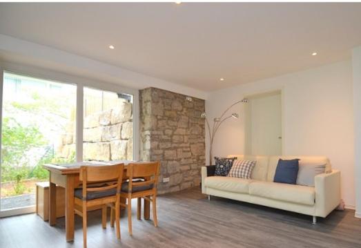 Ferienwohnung stadtnah mit Weinbergblick view 3